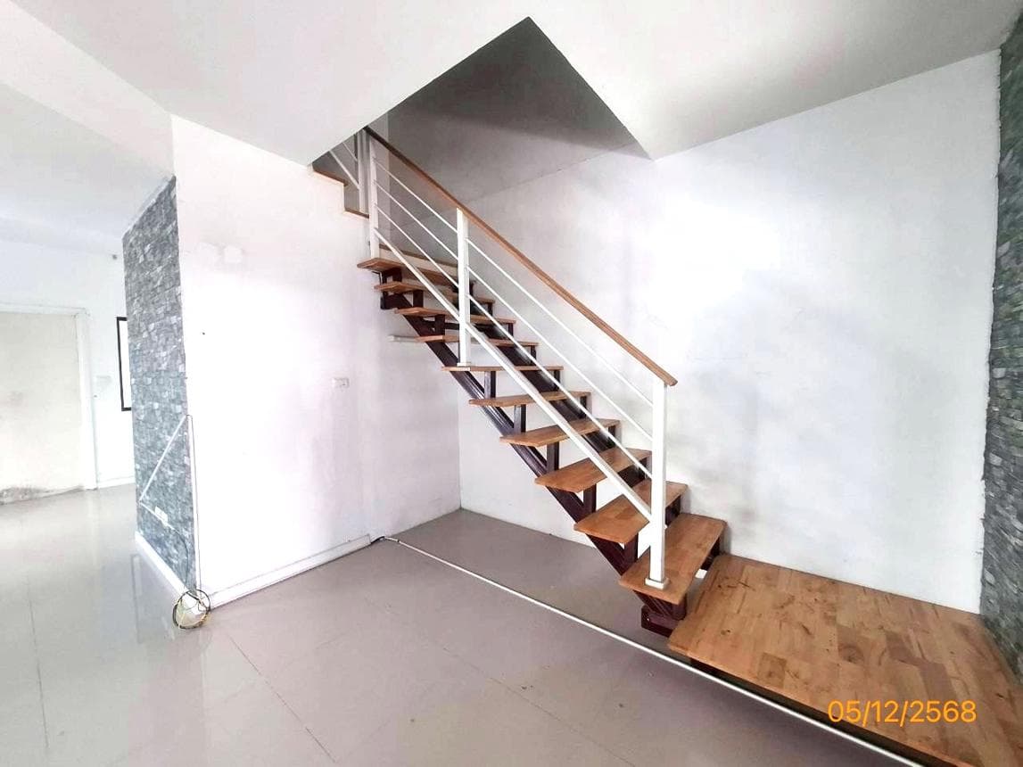 ขายทาวน์เฮ้าส์ บ้านพฤกษาไพร์ม 86/3 ลาดกระบัง-สุวรรณภูมิ 2 ศีรษะจรเข้น้อย บางเสาธง สมุทรปราการ 3 ห้องนอน 2 ห้องน้ำ พื้นที่ 131.1 ตร.ม. ทำเลดีใกล้สนามบินสุวรรณภูมินั่นเอง