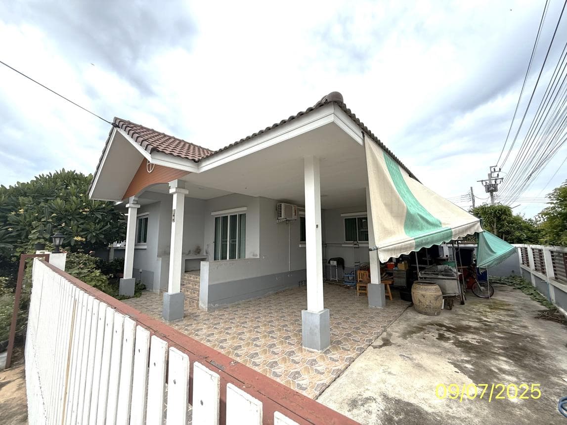 บ้านเดี่ยว รติรัตน์ ถนนต้นเชือก-วัดมะสง นนทบุรี 2 ห้องนอน สเปซกว้าง 55.7 ตร.ว. ทำเลสงบเป็นส่วนตัว