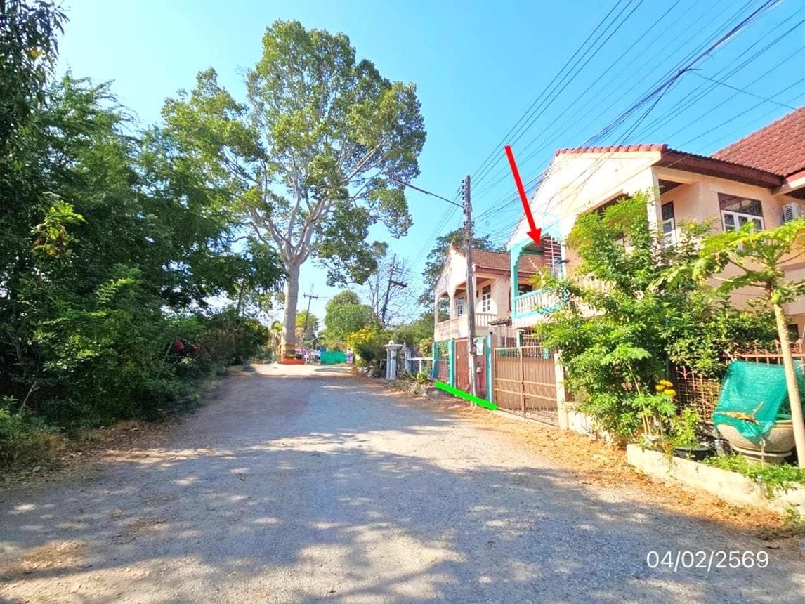 ทาวน์เฮ้าส์ เชิงเนิน เมืองระยอง ระยอง 3 ห้องนอน 2 ห้องน้ำ พื้นที่กว้างพิเศษ 177 ตร.ม. บนเนื้อที่ 28.2 ตร.ว. ราคาไม่ถึง 2 ล้านบาท