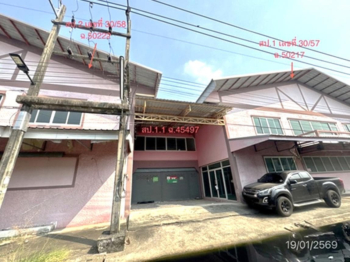 ขายอาคารโรงงานพร้อมโกดังสินค้าขนาดใหญ่พิเศษ พื้นที่ใช้สอยอลังการ 3,270 ตร.ม. ห้องน้ำ 8 ห้อง ทำเลทองย่านนิคมและโลจิสติกส์ ย่านลาดสวาย ลำลูกกา ปทุมธานี