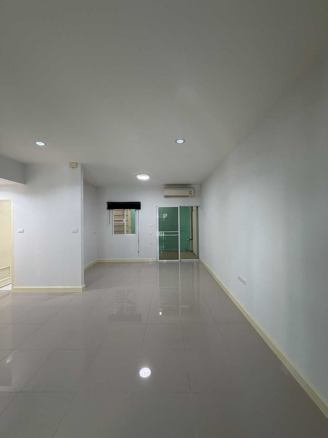 ขายทาวน์เฮาส์ 2 ชั้น 20 ตร.ว. หมู่บ้านซิตี้เซนส์ วัชรพล | * หลังบ้านไม่ติดใคร ใกล้เพลินนารีมอลล์