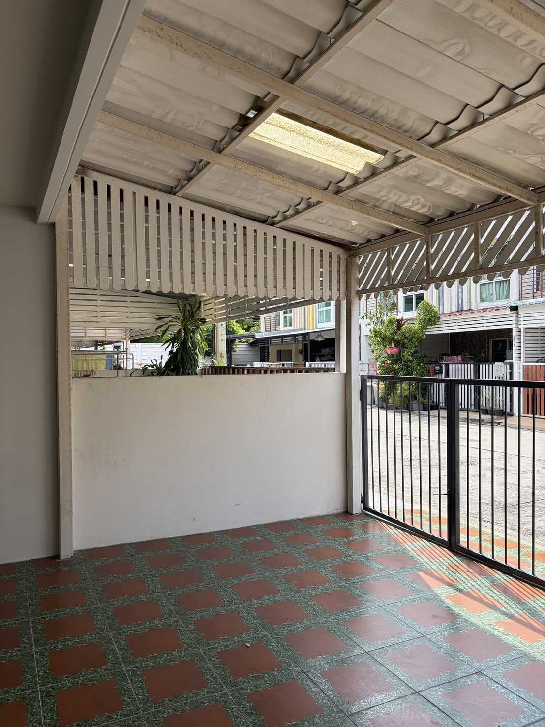 ขายทาวน์เฮาส์ 2 ชั้น 20 ตร.ว. หมู่บ้านซิตี้เซนส์ วัชรพล | * หลังบ้านไม่ติดใคร ใกล้เพลินนารีมอลล์