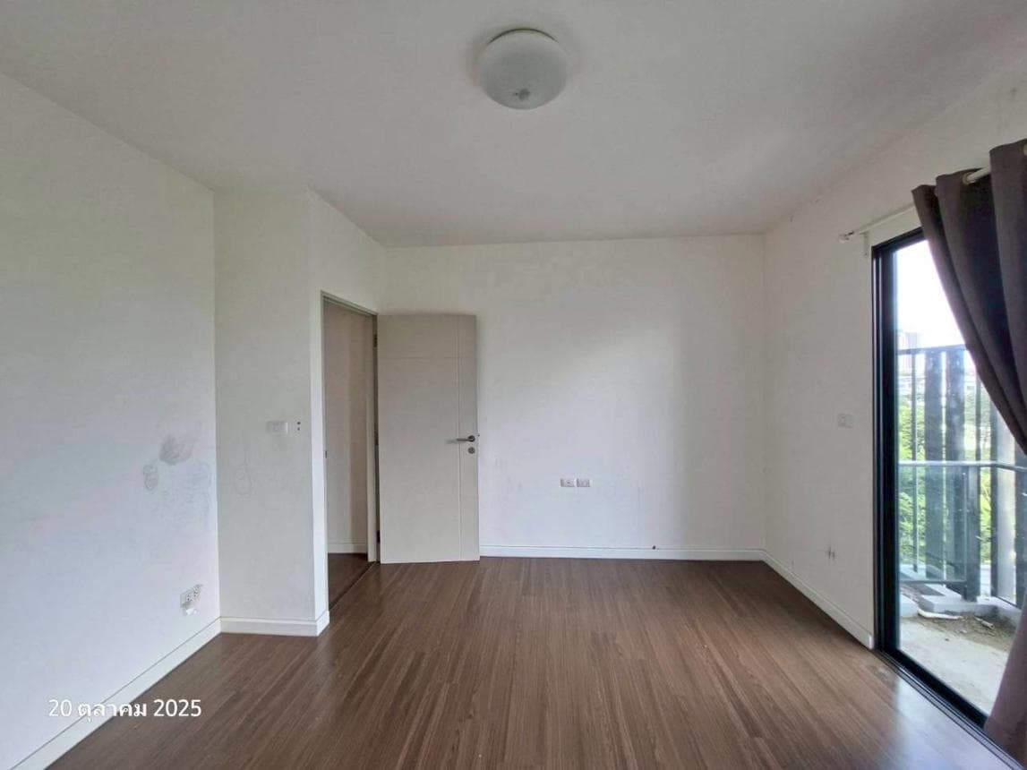 ขายทาวน์โฮม 3 ชั้น ทาวน์ อเวนิว เมิร์จ รัตนาธิเบศร์ 5 ห้องนอน ฟังก์ชันครบที่สุด ใกล้ MRT สามแยกบางใหญ่
