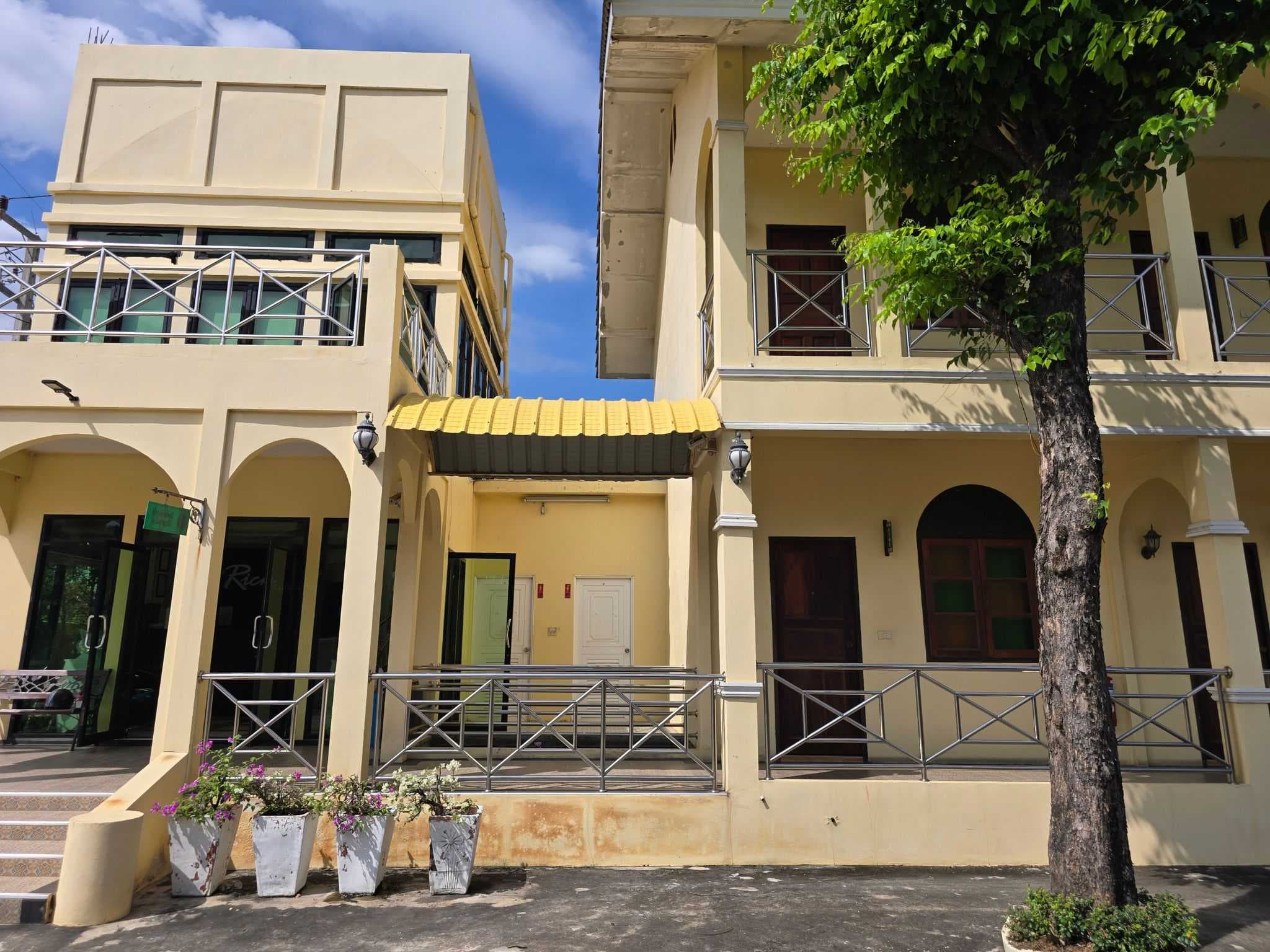 โรงแรมทำเลเมืองนครสวรรค์ พร้อมดำเนินกิจการต่อได้ทันที บนที่ดินขนาด 1-2-83.3 ไร่