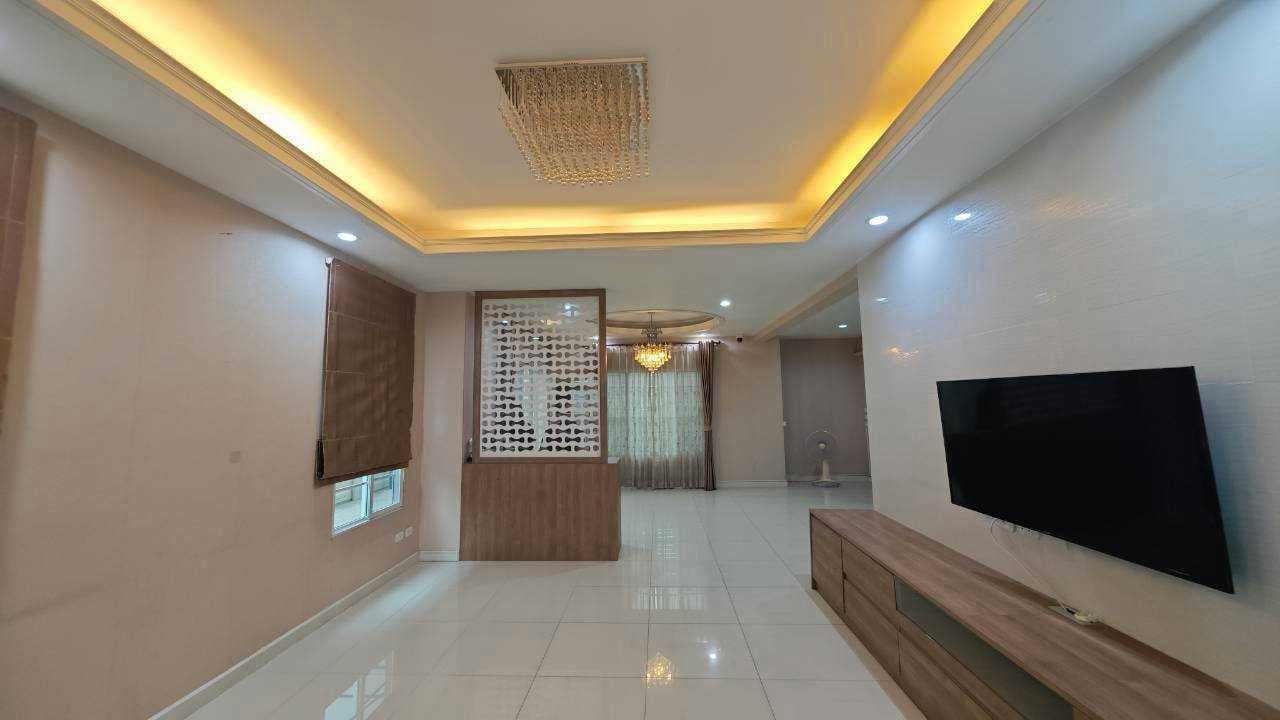 ขายบ้านเดี่ยวหรู Passorn Prestige พัฒนาการ 38 (พระราม 9 - ศรีนครินทร์) บ้านไซส์ใหญ่ สภาพสวย พร้อมเข้าอยู่ บนทำเลศักยภาพสูง เดินทางสะดวกเข้า-ออกได้หลาย