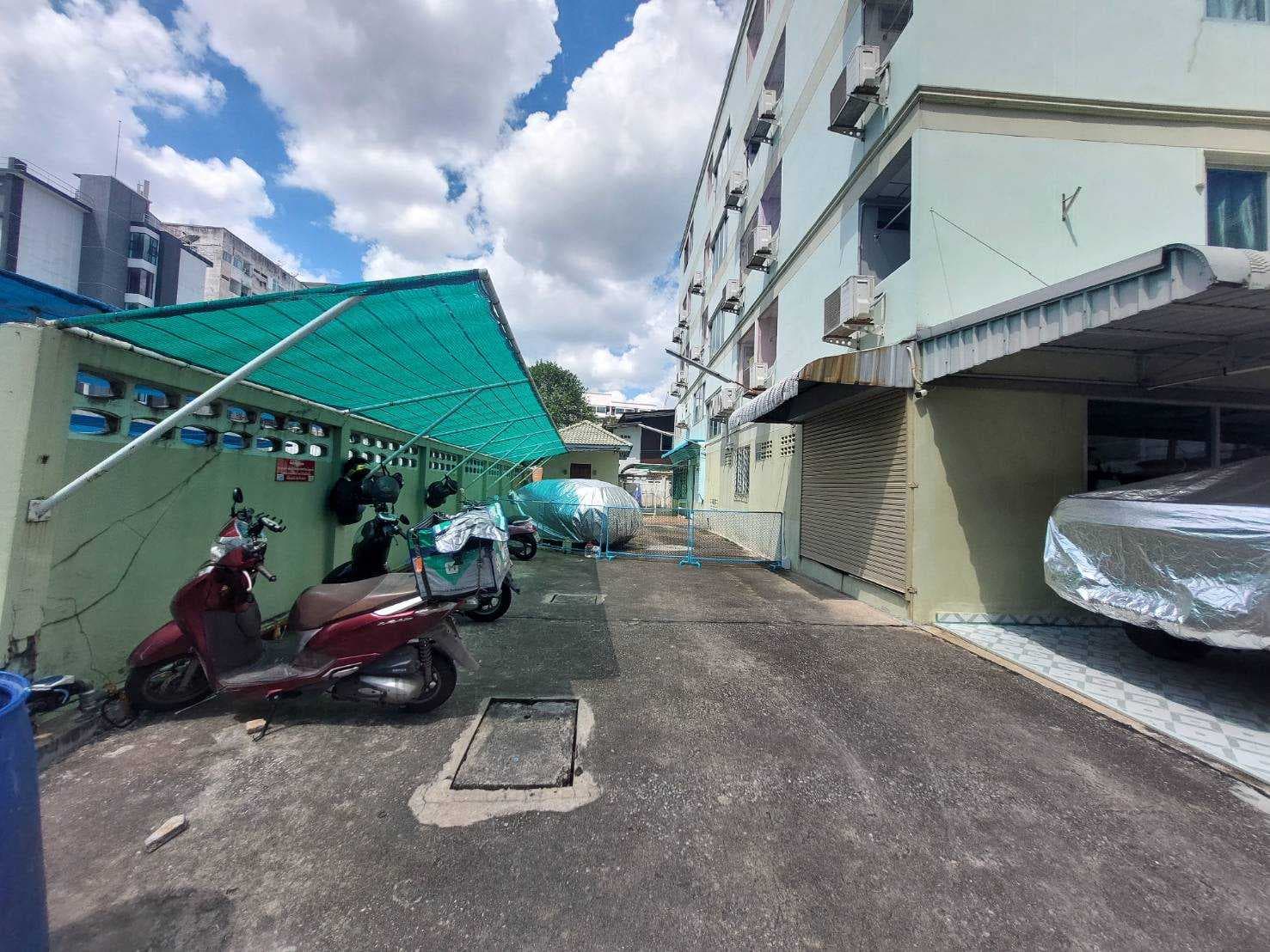ขายตึก 5 ชั้น แบ่งเป็นห้องเช่า 46 ห้อง แอร์/พัดลม ซ.พหลโยธิน 50 แยก 13 ใกล้ถนนตัดใหม่เทพรักษ์-วิภาวดีรังสิต