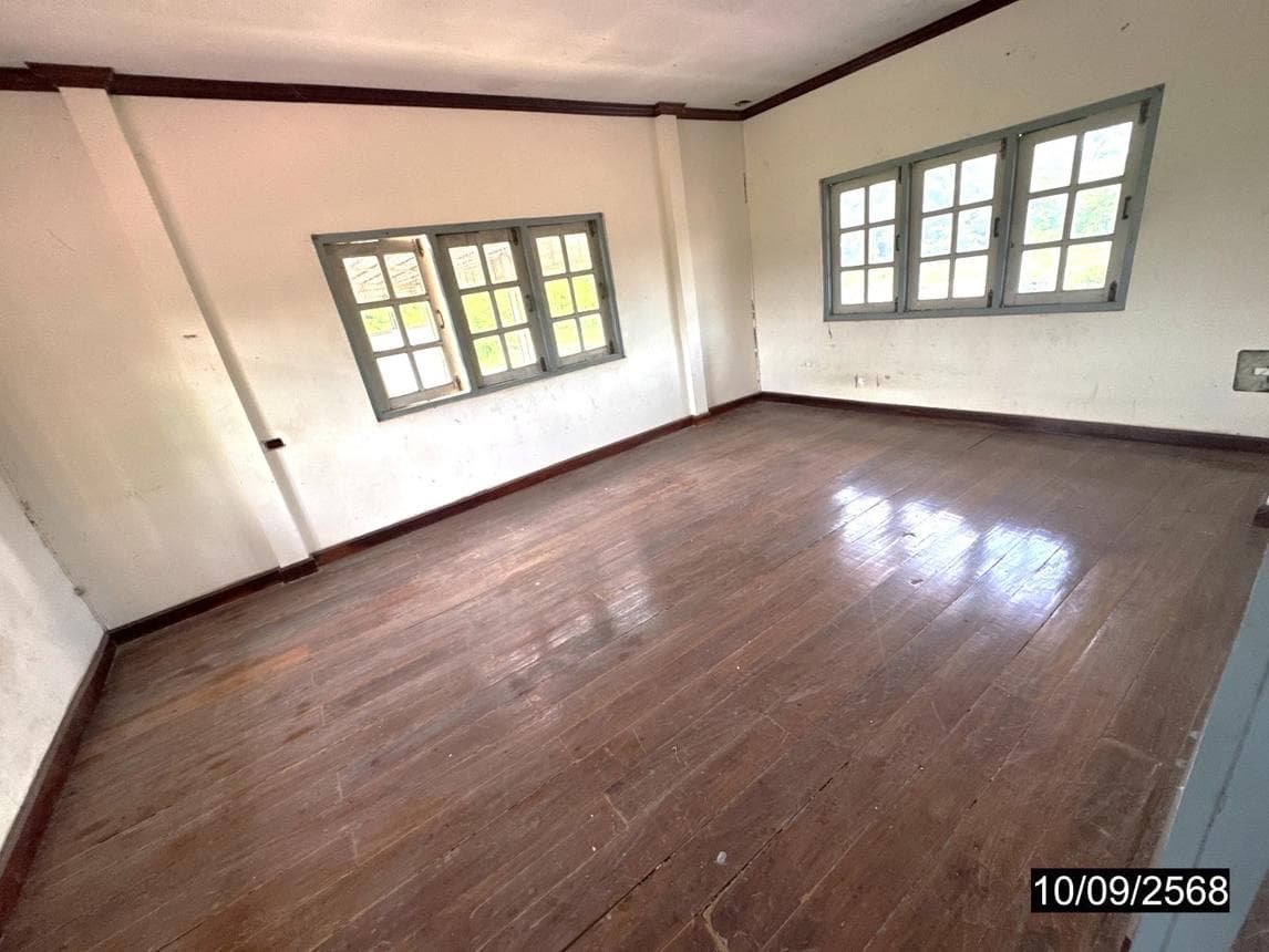 ขายบ้านเดี่ยวหลังใหญ่พิเศษ เมืองมุกดาหาร ทำเลใจกลางเมือง พื้นที่ใช้สอย 397 ตร.ม. 4 ห้องนอน 3 ห้องน้ำ สภาพดีเยี่ยม เหมาะสำหรับครอบครัวใหญ่