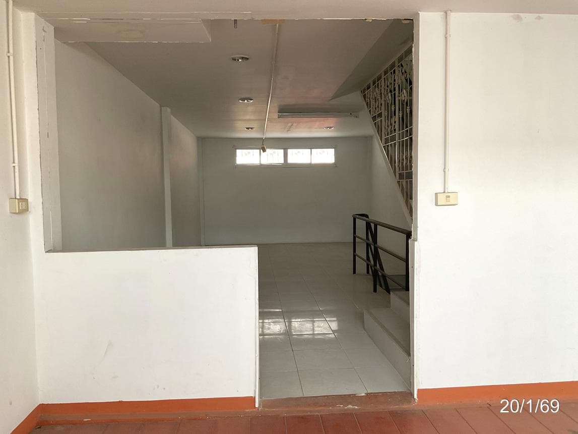 ขายอาคารพาณิชย์ทำเลค้าขายพรีเมียม 3 ชั้น 2 ห้องนอน 2 ห้องน้ำ โครงการประตูน้ำขอนแก่น ขนาด 18 ตร.ว. พื้นที่ใช้สอย 160 ตร.ม. ย่านเมืองเก่า เมืองขอนแก่น เหมาะทำธุรกิจและอยู่อาศัย