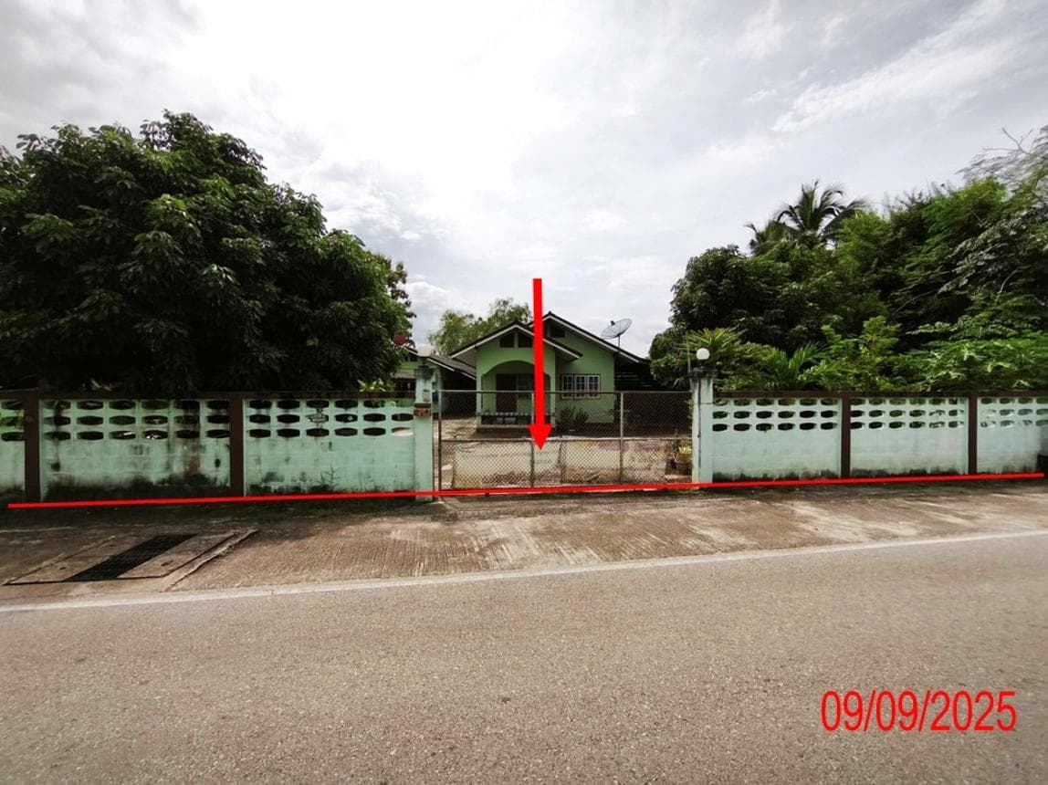 บ้านเดี่ยว ปงแสนทอง เมืองลำปาง ลำปาง 2 ห้องนอน 3 ห้องน้ำ พื้นที่ใช้สอย 123.9 ตร.ม. บนเนื้อที่กว้างขวาง 2 ไร่ ทำเลดีบรรยากาศร่มรื่น เดินทางสะดวก ราคาพิเศษ 2.52 ล้าน