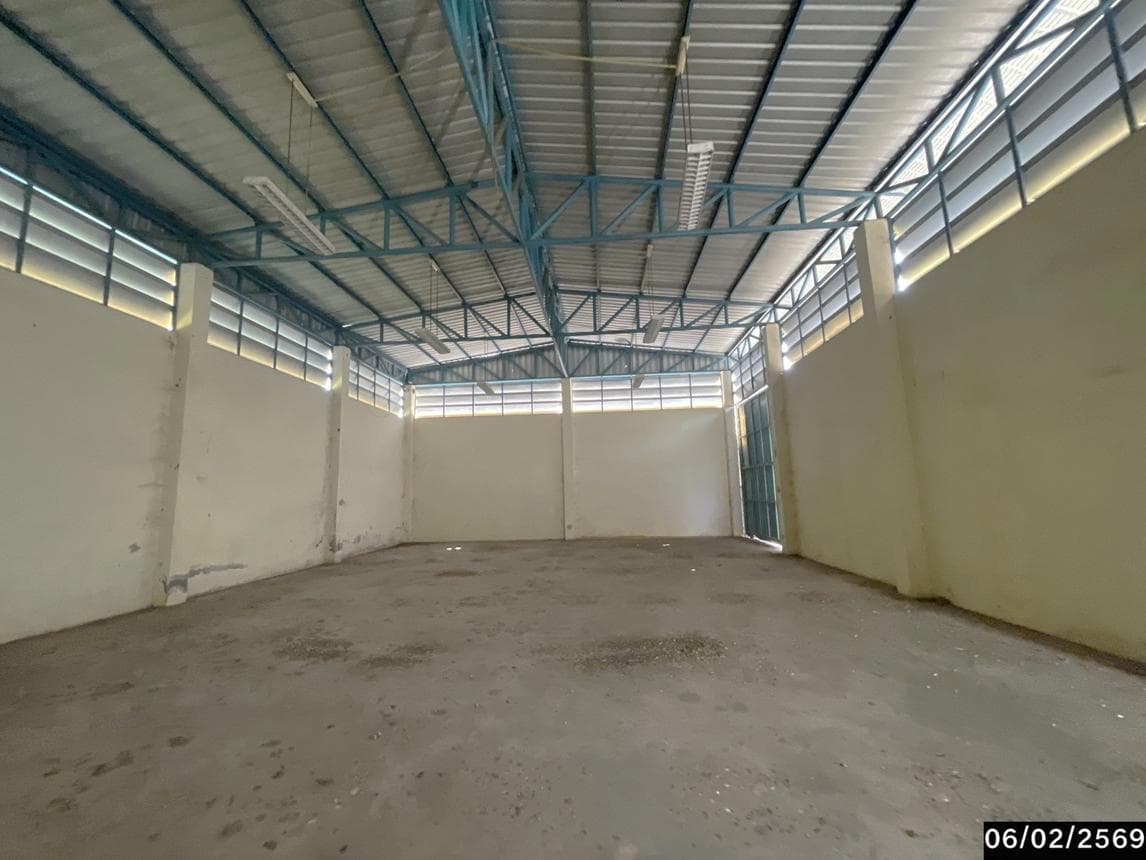 ขายอาคารพาณิชย์ขนาดใหญ่ พื้นที่ใช้สอย 551 ตร.ม. ทำเลศักยภาพ ตำบลม่วงหวาน อำเภอน้ำพอง ขอนแก่น เหมาะสำหรับธุรกิจและคลังสินค้า