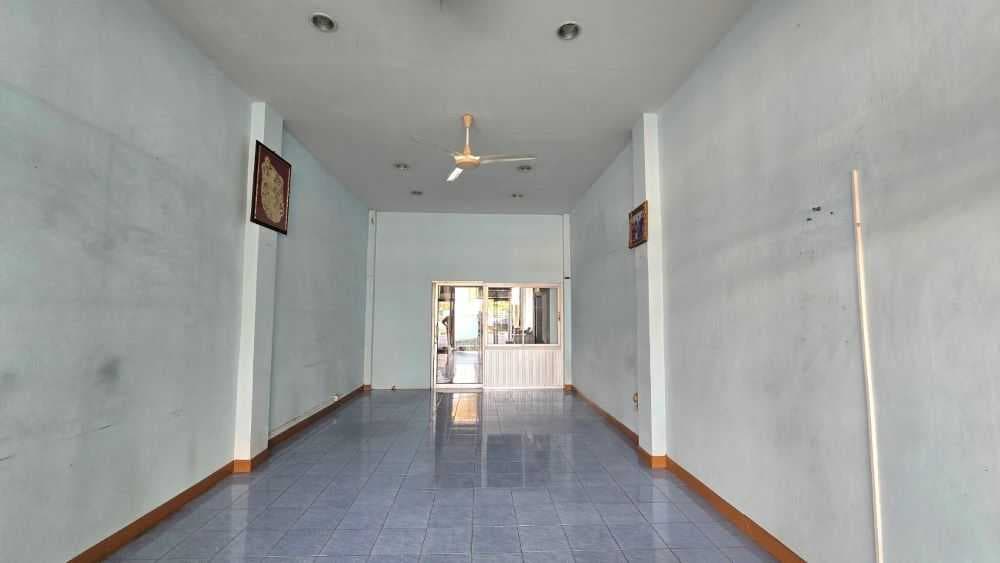 ขายอาคารพาณิชย์ 3 ชั้น พื้นที่ 16.1 ตร.ว. ถ.สุดบรรทัด ต.แก่งคอย อ.แก่งคอย จ.สระบุรี ทำเลทอง ติดถนนใหญ่ ใจกลางแก่งคอย ราคา 4,000,000 บาท