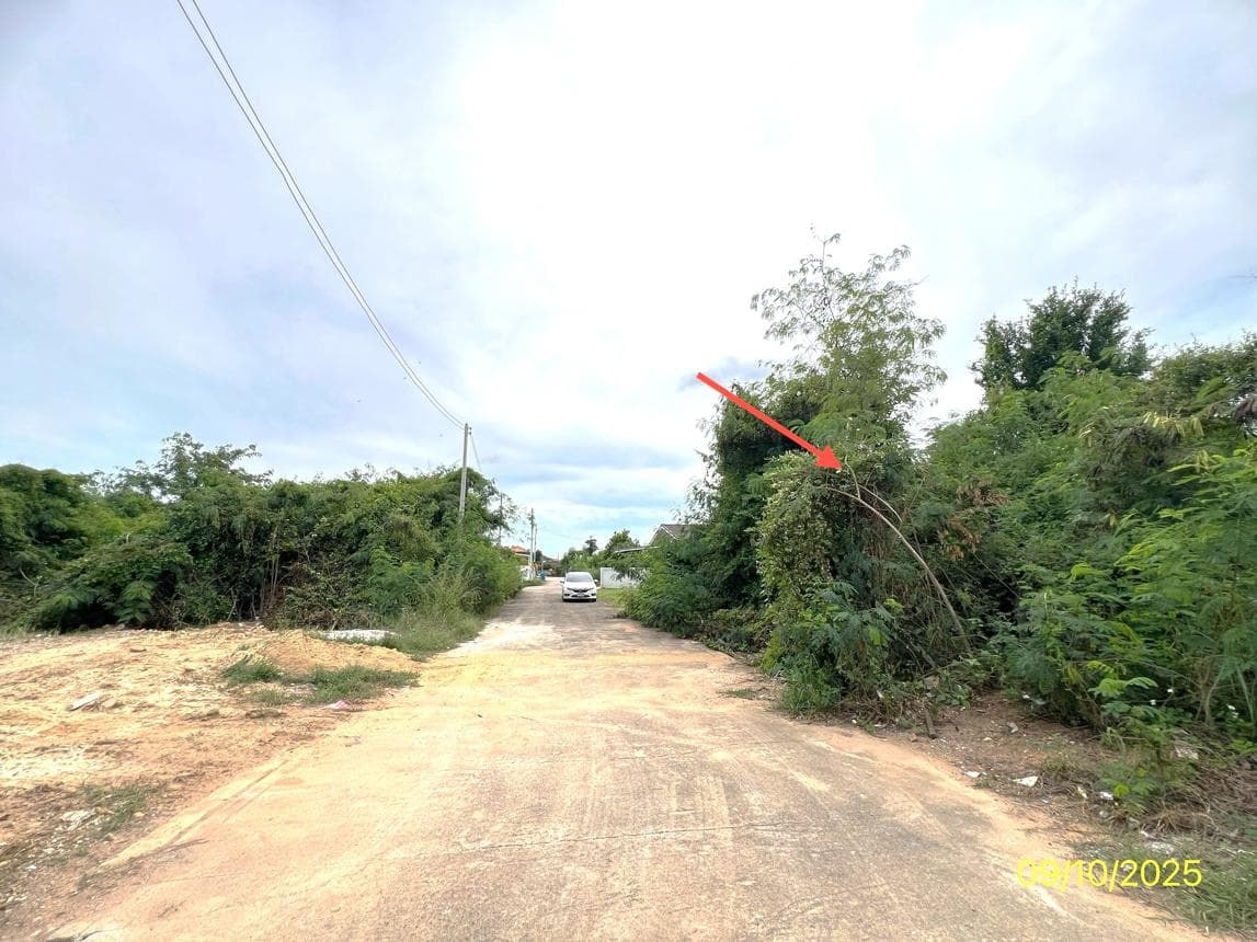 ที่ดินว่างเปล่า เจดีย์หัก เมืองราชบุรี เนื้อที่ 67.6 ตร.ว. ทำเลดีเดินทางสะดวก ใกล้ตัวเมืองและแหล่งชุมชน เหมาะสำหรับสร้างบ้าน ราคาพิเศษ 1.18 ล้าน