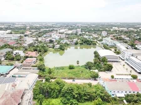 ขายด่วน ที่ดินริมทะเลสาบ ซ.หมอศรี ถ.เพชรเกษม สามพราน นครปฐม 621 ตรว เหมาะบ้าน ร้านอาหาร