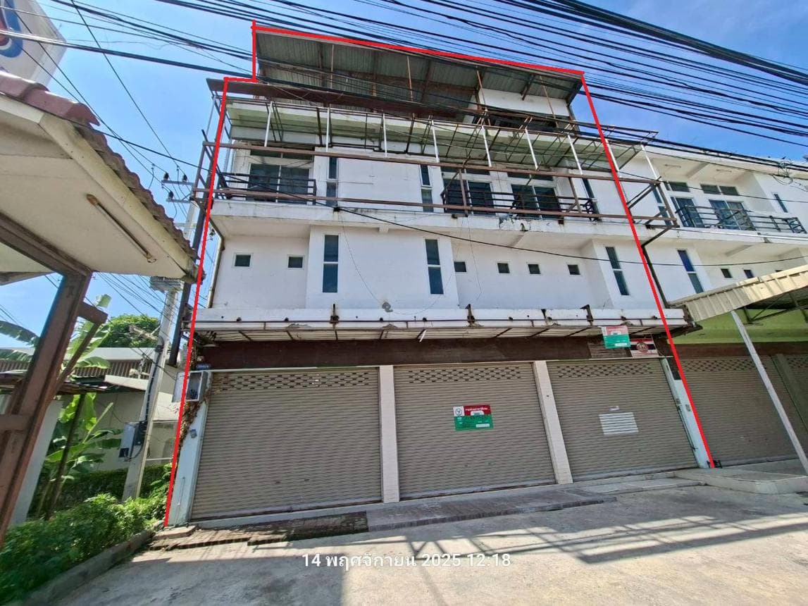ขายอาคารพาณิชย์ 2 ห้องนอน 1 ห้องน้ำ พื้นที่กว้าง 636 ตร.ม. บนเนื้อที่ 65 ตร.ว. ทำเลทองทะเลชุบศร เมืองลพบุรี เหมาะทำธุรกิจและโฮมออฟฟิศสุดปัง