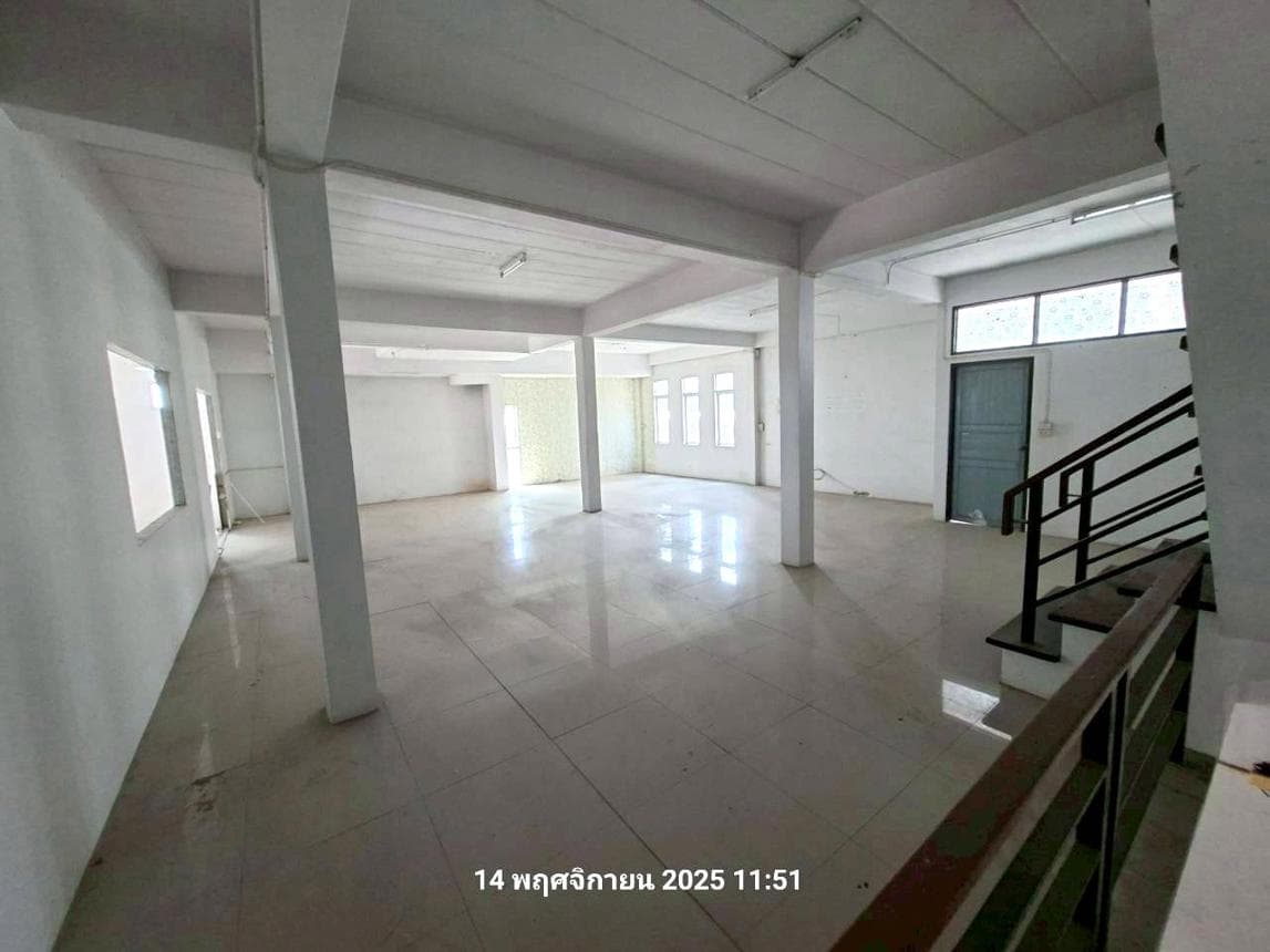 ขายอาคารพาณิชย์ 2 ห้องนอน 1 ห้องน้ำ พื้นที่กว้าง 636 ตร.ม. บนเนื้อที่ 65 ตร.ว. ทำเลทองทะเลชุบศร เมืองลพบุรี เหมาะทำธุรกิจและโฮมออฟฟิศสุดปัง