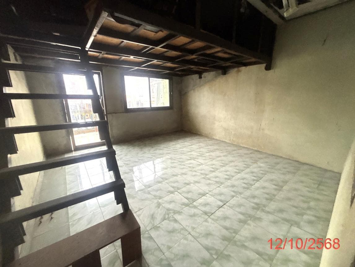 ขายอาคารพาณิชย์ 2 ห้องนอน 2 ห้องน้ำ พื้นที่ 120 ตร.ม. ทำเลทองมะขามเตี้ย เมืองสุราษฎร์ธานี เหมาะทำธุรกิจและโฮมออฟฟิศ ราคา 2.9 ล้าน