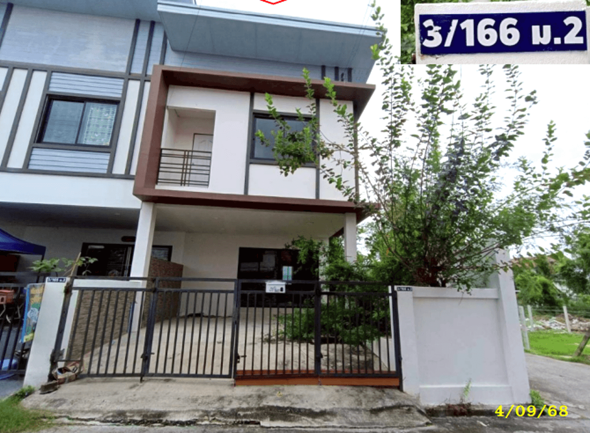 ขายทาวน์เฮ้าส์ 2 ชั้น 3 ห้องนอน 3 ห้องน้ำ ทำเลศักยภาพ ต.สุรศักดิ์ อ.ศรีราชา ชลบุรี พื้นที่กว้าง 24.7 ตร.ว. เดินทางสะดวกใกล้แหล่งงาน