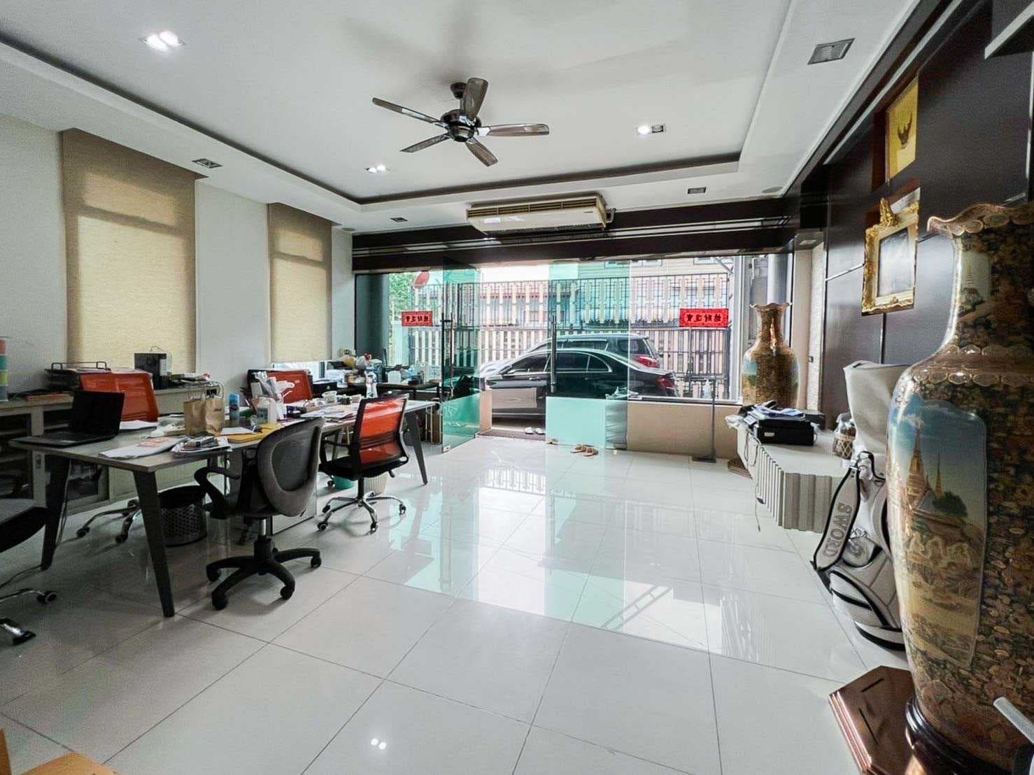 บ้านเดี่ยวพร้อมออฟฟิศ โกดัง ซอยรามอินทรา 38 แยก 9 พร้อมอยู่ 198 ตรว 2 ชั้น