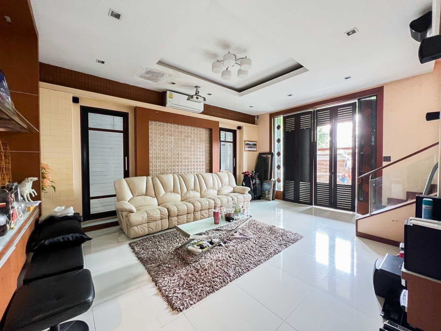 บ้านเดี่ยวพร้อมออฟฟิศ โกดัง ซอยรามอินทรา 38 แยก 9 พร้อมอยู่ 198 ตรว 2 ชั้น