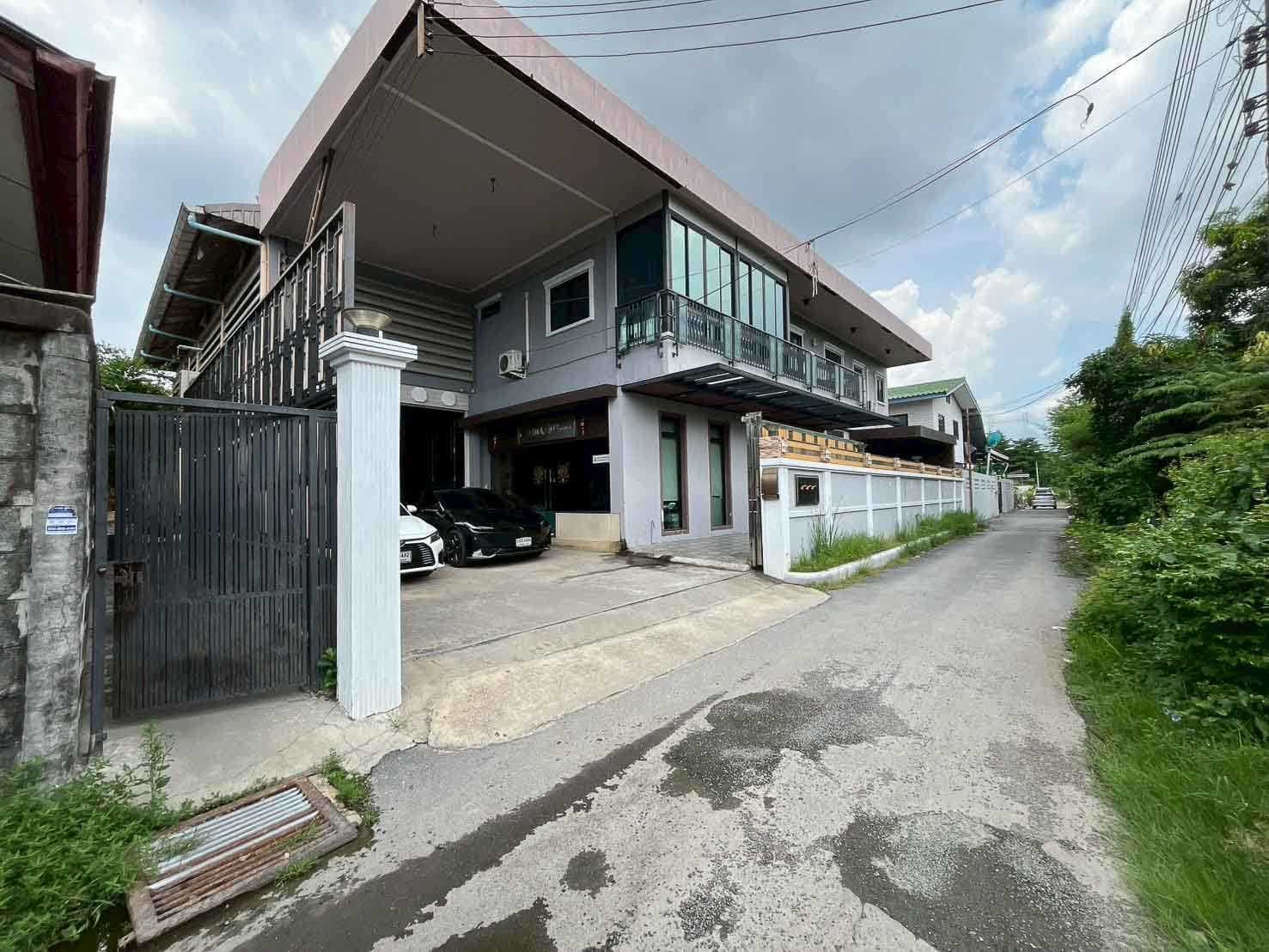 บ้านเดี่ยวพร้อมออฟฟิศ โกดัง ซอยรามอินทรา 38 แยก 9 พร้อมอยู่ 198 ตรว 2 ชั้น