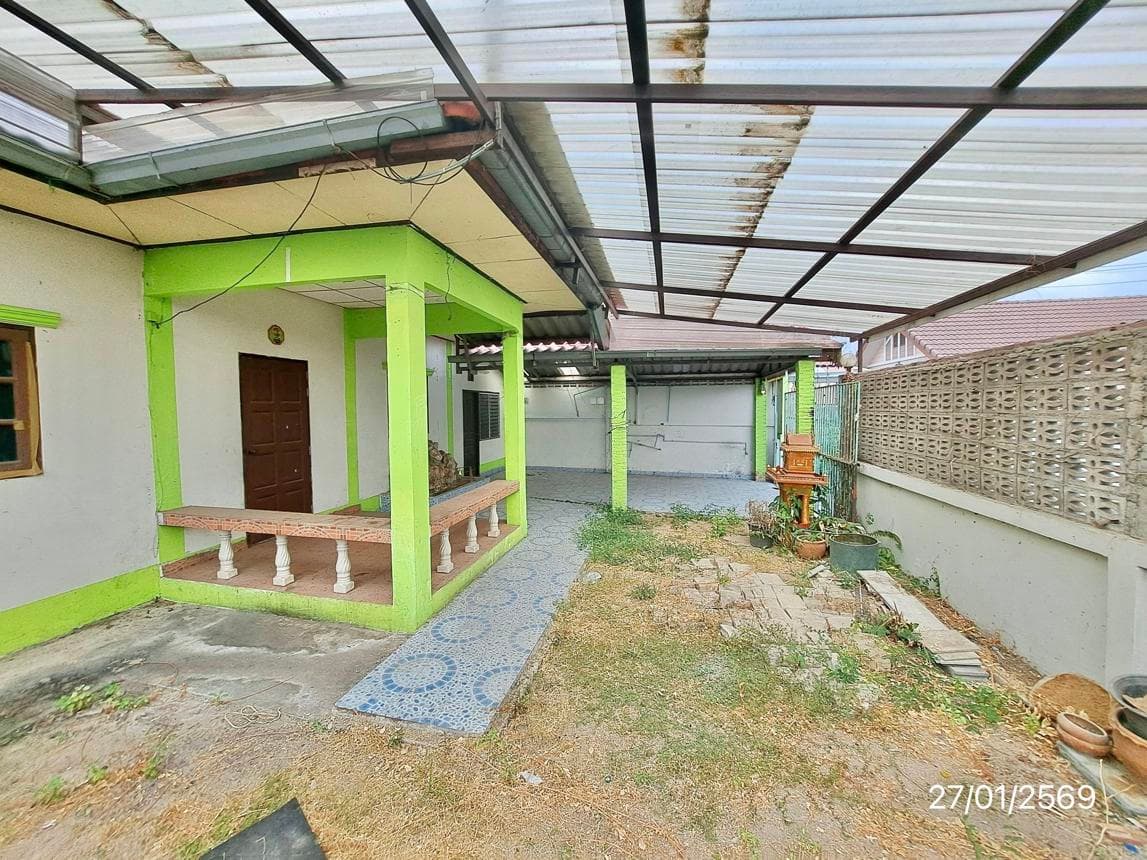 ขายบ้านเดี่ยว 2 ห้องนอน 1 ห้องน้ำ พื้นที่ 52.9 ตร.ว. ทำเลบ่อวิน ศรีราชา ชลบุรี ใกล้นิคมอุตสาหกรรม ราคาเพียง 2.3 ล้าน