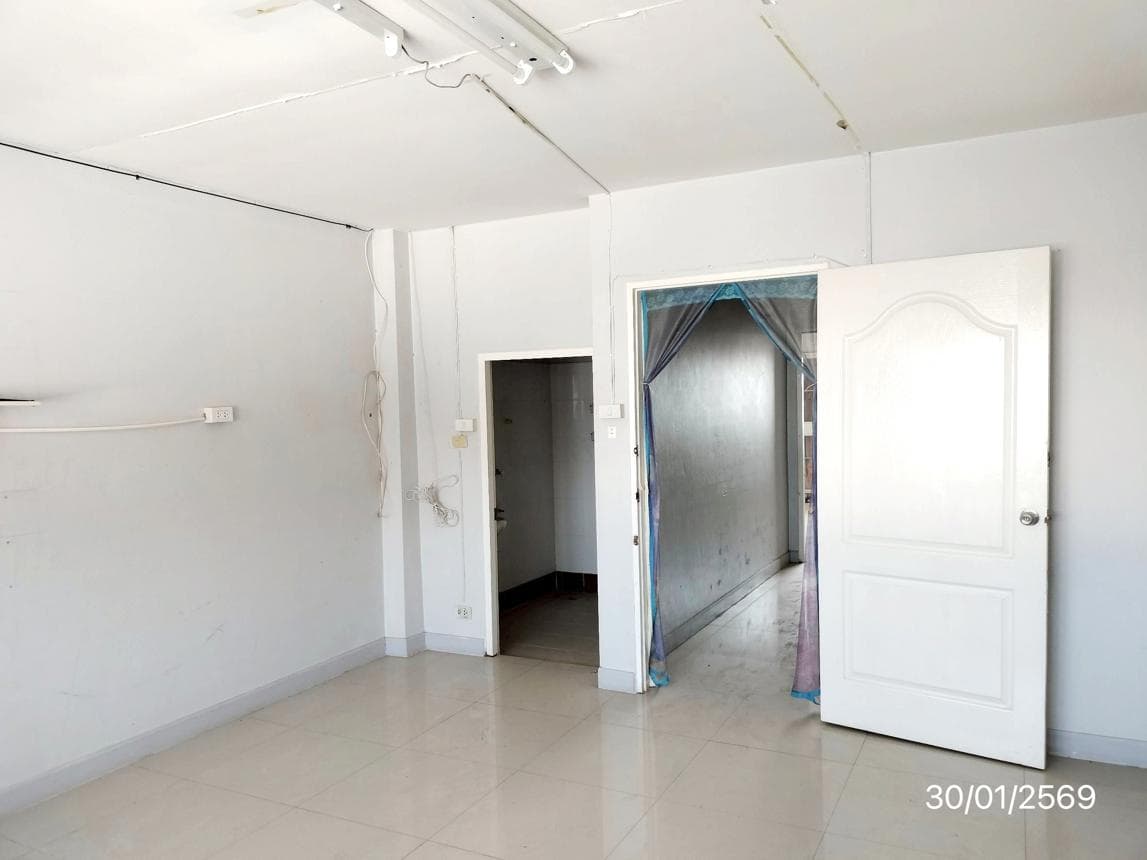 ทาวน์เฮ้าส์ รอบเวียง เมืองเชียงราย เชียงราย 2 ห้องนอน 3 ห้องน้ำ พื้นที่ 100 ตร.ม. ทำเลใจกลางเมืองเดินทางสะดวก ราคาเพียง 1.8 ล้านบาท