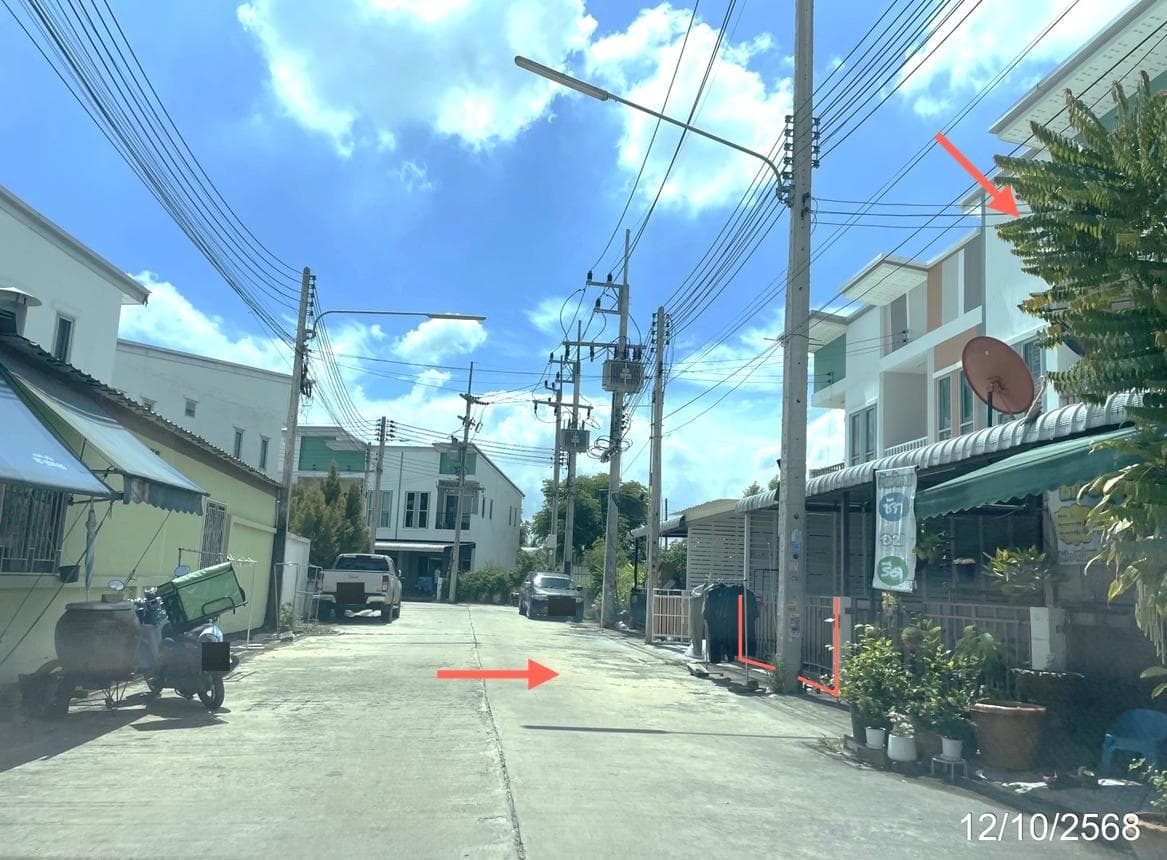 ทาวน์เฮ้าส์ เดอะวิลเลจ พลัส อมตะนคร ดอนหัวฬ่อ เมืองชลบุรี 3 ห้องนอน 2 ห้องน้ำ พื้นที่ 108 ตร.ม. ทำเลศักยภาพใกล้นิคมอมตะซิตี้ ชลบุรี ราคาพิเศษ 1.5 ล้าน