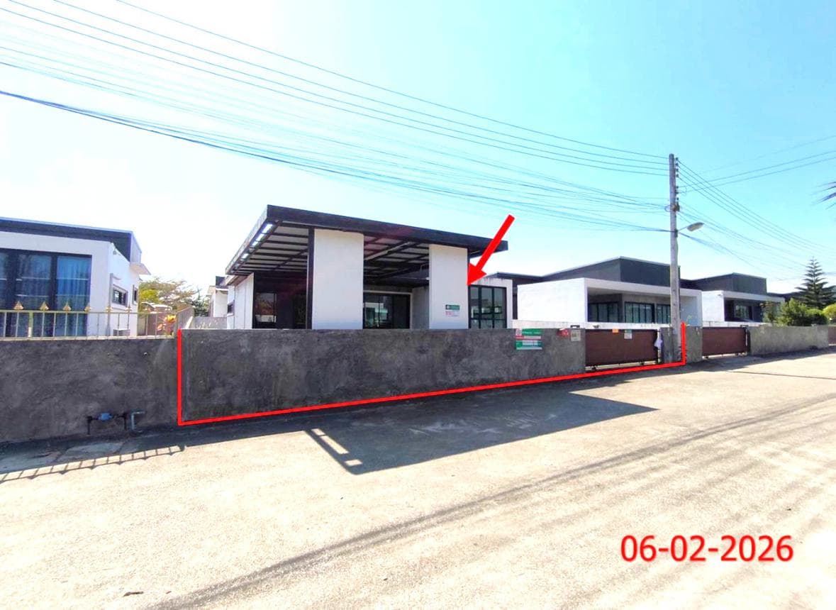 ขายบ้านเดี่ยว ลานนา เฮ้าส์ 3 (เดอะ ลานนา ริช) 2 ห้องนอน 2 ห้องน้ำ พื้นที่กว้าง 75 ตร.ว. ทำเลต้นธงชัย เมืองลำปาง บรรยากาศร่มรื่น ราคา 2.4 ล้าน