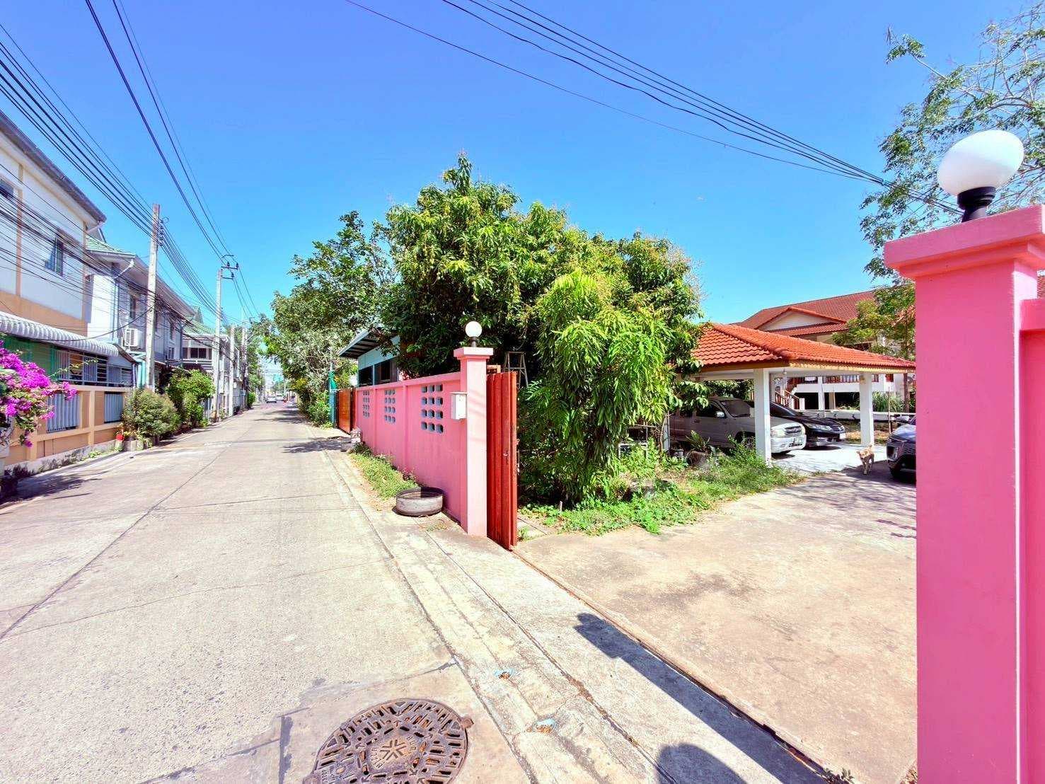บ้านเดี่ยวหลังใหญ่ เนื้อที่ 454 ตารางวา ต.บางไผ่ อ.เมืองนนทบุรี จ.นนทบุรี ราคา 19,500,000 บาท