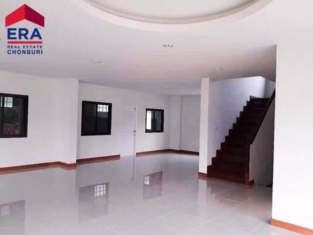 ขายบ้านเดี่ยวหลังใหญ่ โครงการโกลเด้นปาร์ค ศรีราชา ที่ดิน 145 ตร.ว. บ้านไม่ติดใคร ใกล้อัสสัมชัญ เพียง 8.5 ล้าน