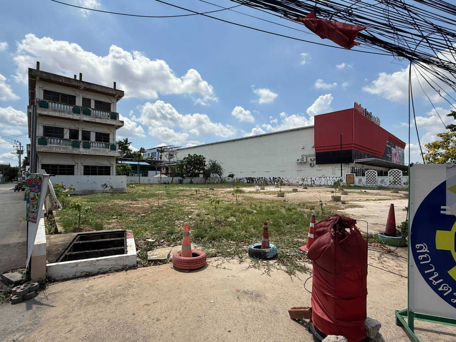 ขายที่ดิน พร้อมสิ่งปลูกสร้าง ถ.ประดิษฐ์มนูธรรม ลาดพร้าว 1 ไร่ 58 ตรว.