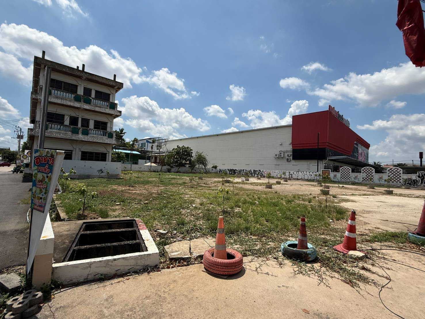 ขายที่ดิน พร้อมสิ่งปลูกสร้าง ถ.ประดิษฐ์มนูธรรม ลาดพร้าว 1 ไร่ 58 ตรว.