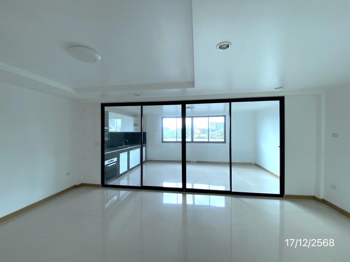 ขายอาคารพาณิชย์ ทุ่งสองห้อง ดอนเมือง กรุงเทพมหานคร พื้นที่ใช้สอย 650 ตร.ม. บนเนื้อที่ 51 ตร.ว. ทำเลศักยภาพติดถนนใหญ่เหมาะแก่การทำธุรกิจและการลงทุนนั่นเอง