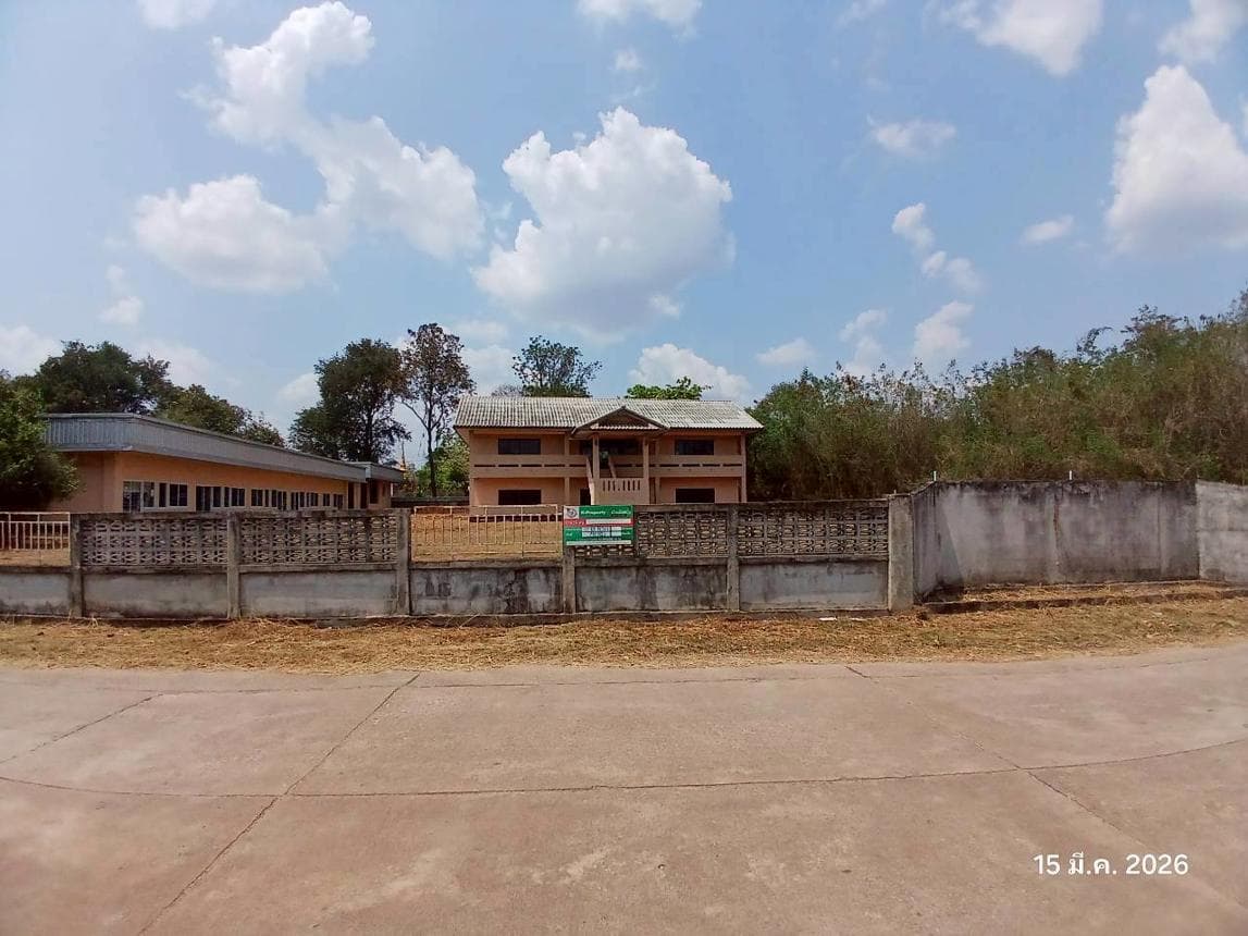 บ้านเดี่ยว ล้อมแรด เถิน ลำปาง พื้นที่ 98 ตร.ว. พื้นที่ใช้สอย 360 ตร.ม. 1 ห้องน้ำ