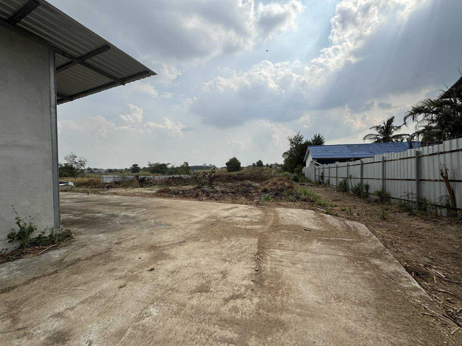 ขายที่ดินผังม่วงพร้อมโกดัง เนื้อที่รวม 3 ไร่ ต.เขาคันทรง อ.ศรีราชา จ.ชลบุรี