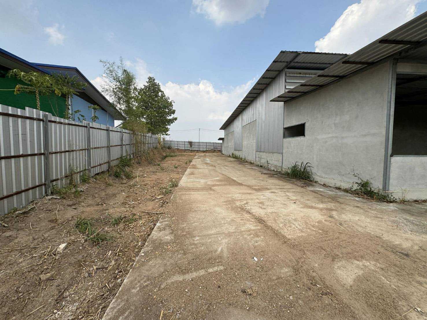 ขายที่ดินผังม่วงพร้อมโกดัง เนื้อที่รวม 3 ไร่ ต.เขาคันทรง อ.ศรีราชา จ.ชลบุรี