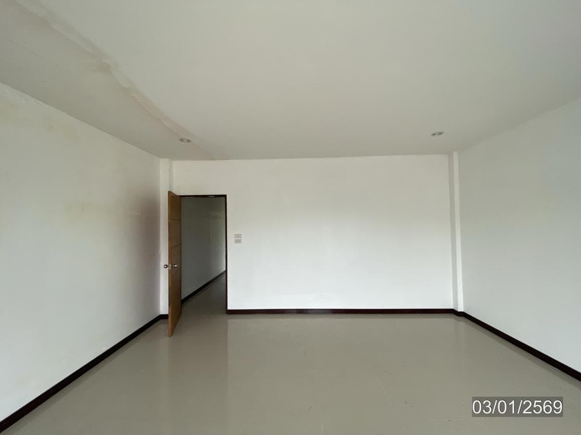 ขายอาคารพาณิชย์ 2 ห้องนอน 2 ห้องน้ำ พื้นที่ 140 ตร.ม. ทำเลหัวเขา สิงหนคร สงขลา เหมาะทำธุรกิจและพักอาศัย ราคา 2.45 ล้าน