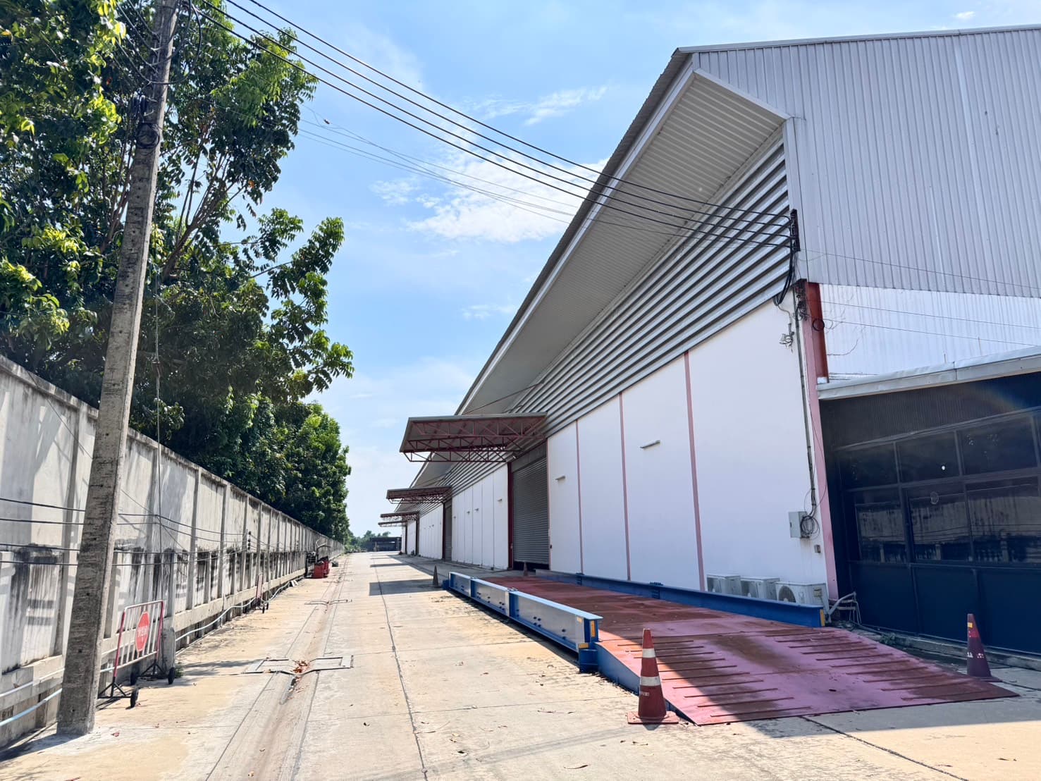ที่ดินพร้อมสิ่งปลูกสร้าง ลำลูกกา ปทุมธานี
