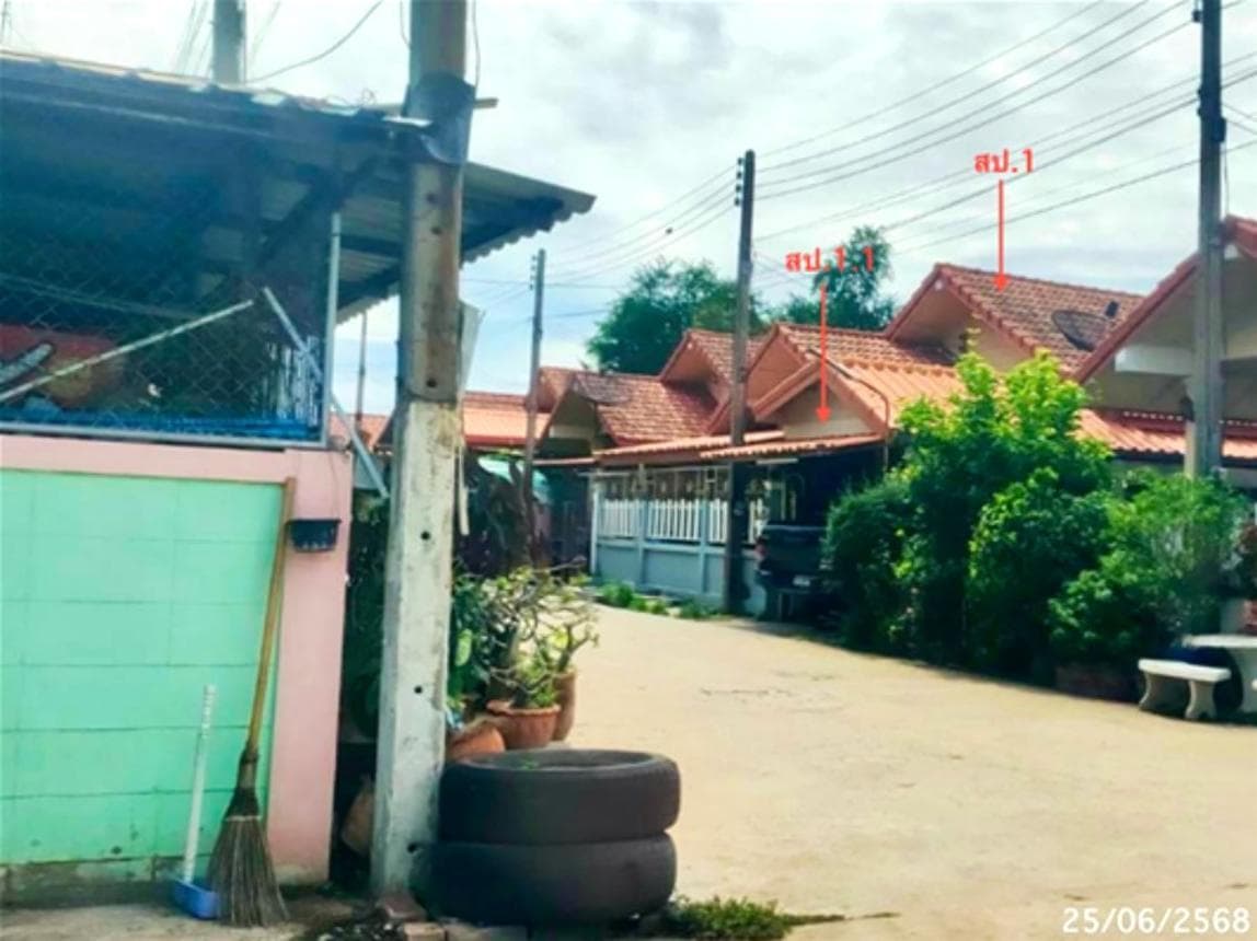 บ้านเดี่ยว บ้านอิฐ เมืองอ่างทอง 2 ห้องนอน 160 ตร.ม. บนที่ดิน 42.5 ตร.ว. ทำเลดี เดินทางสะดวก บรรยากาศสงบ