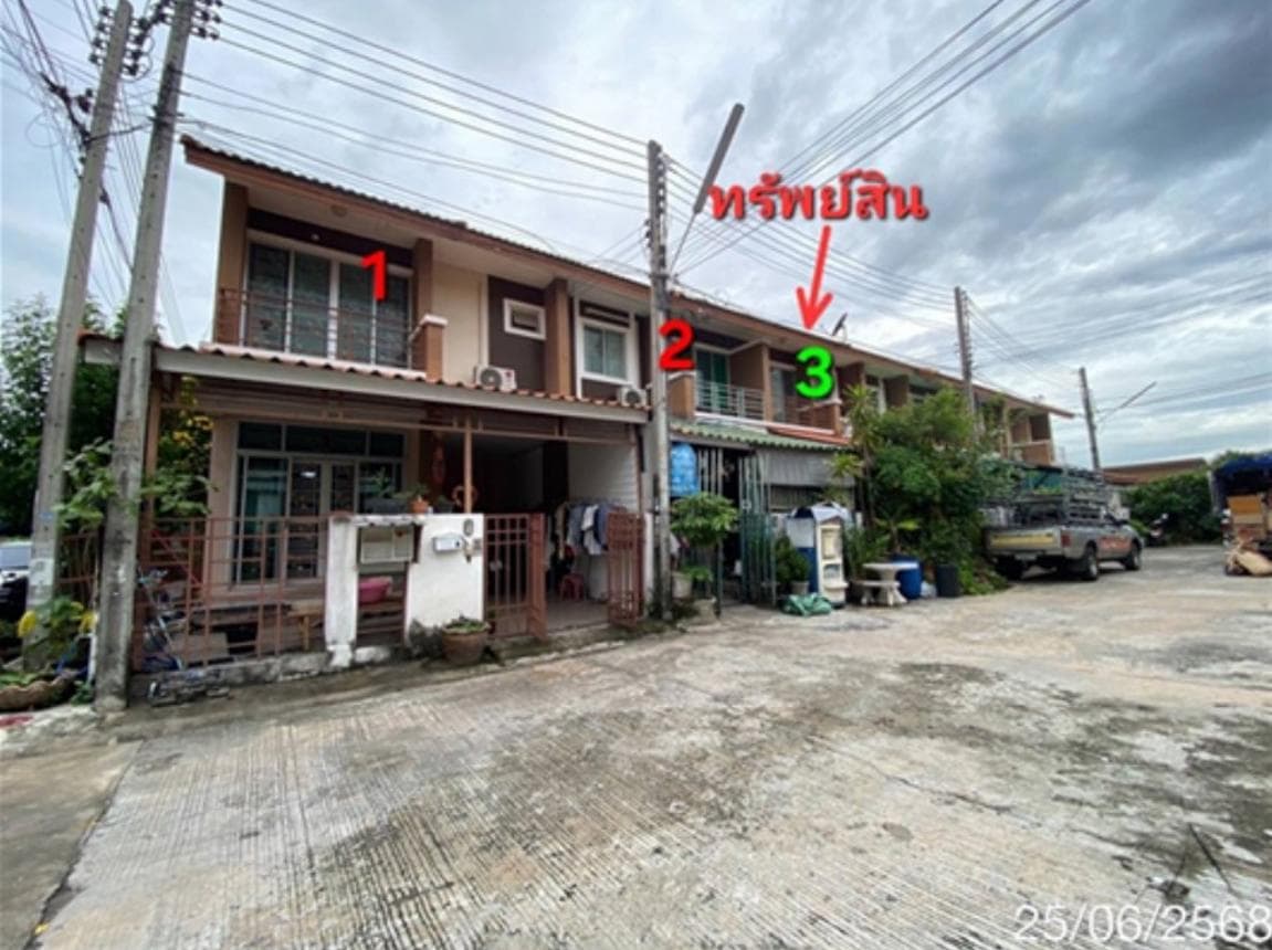 ทาวน์เฮ้าส์ พนาสนธิ์ วิลล่า ลำลูกกา คลอง 4 ลาดสวาย ลำลูกกา ปทุมธานี 3 ห้องนอน 2 ห้องน้ำ พื้นที่ 122.58 ตร.ม. ทำเลดีใกล้ถนนใหญ่ ราคาคุ้มค่าเพียง 1.8 ล้าน