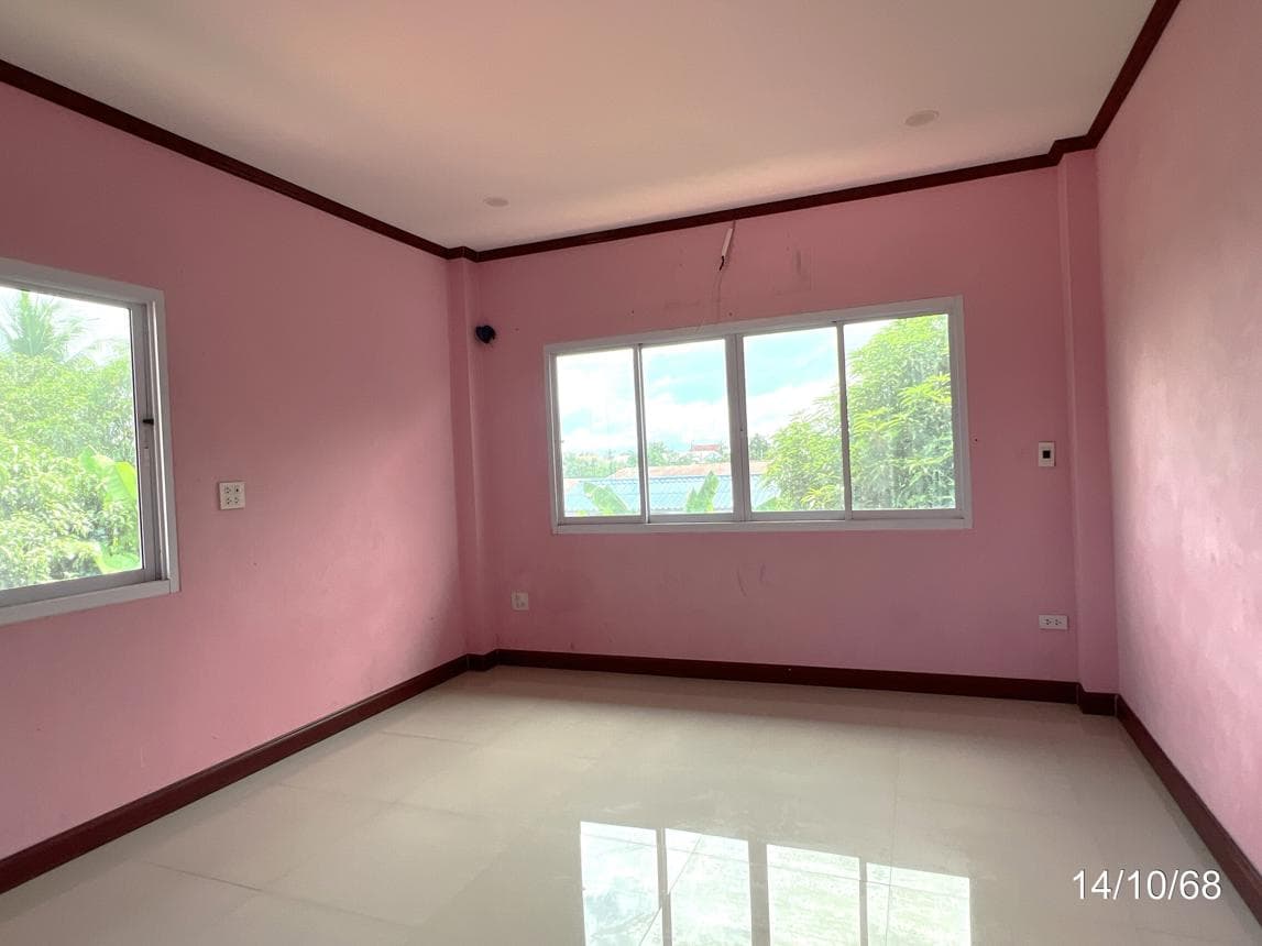 บ้านเดี่ยวหลังใหญ่ 5 ห้องนอน 3 ห้องน้ำ พื้นที่ 227 ตร.ม. บนเนื้อที่ 27 ตร.ว. ทำเลศักยภาพ หนองกลับ หนองบัว จ.นครสวรรค์