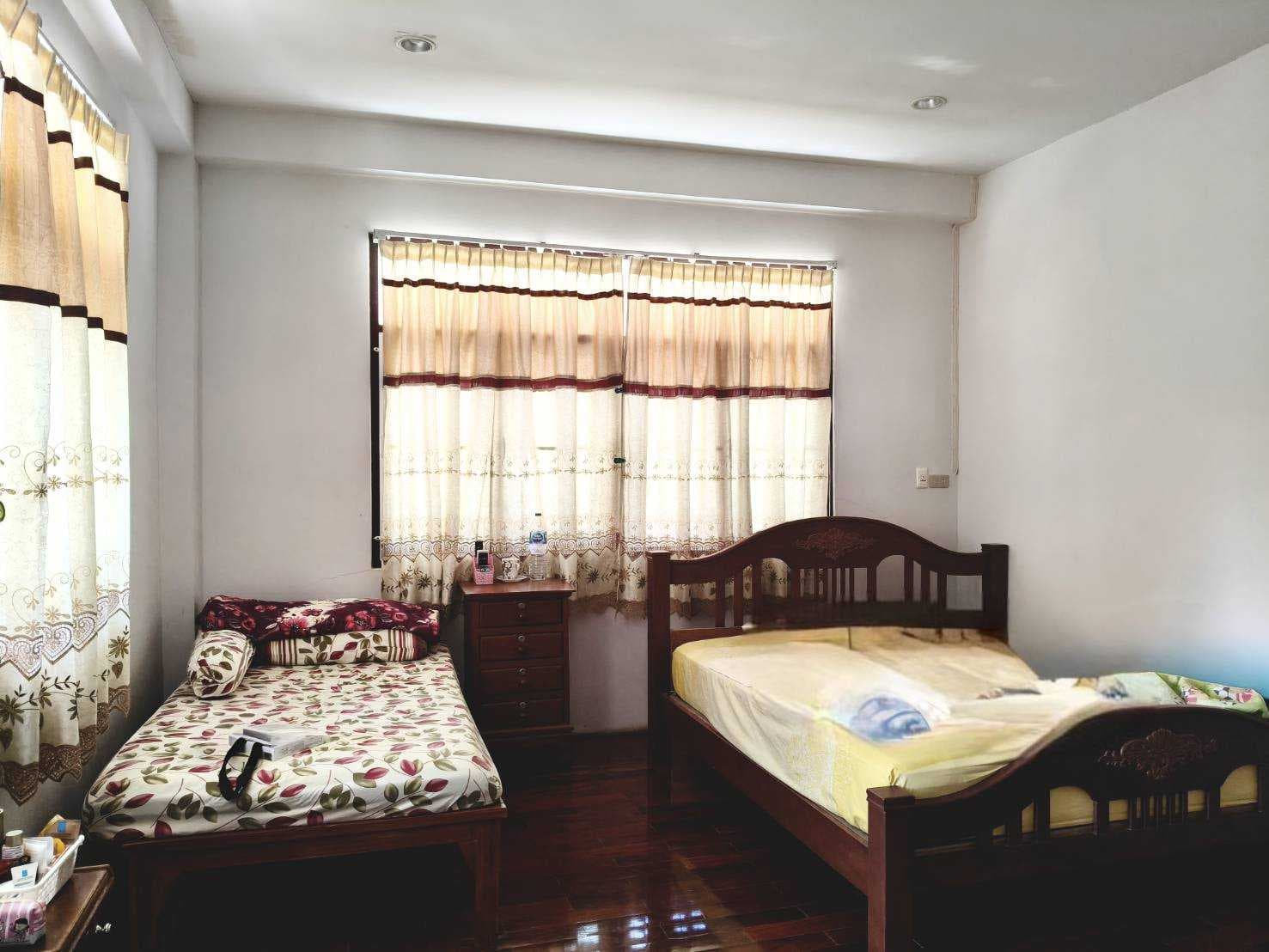 บ้านใกล้ ม.นเรศวร 140.5 ตร.วา ทำเลเปิดร้านได้ นักศึกษาล้อมรอบ