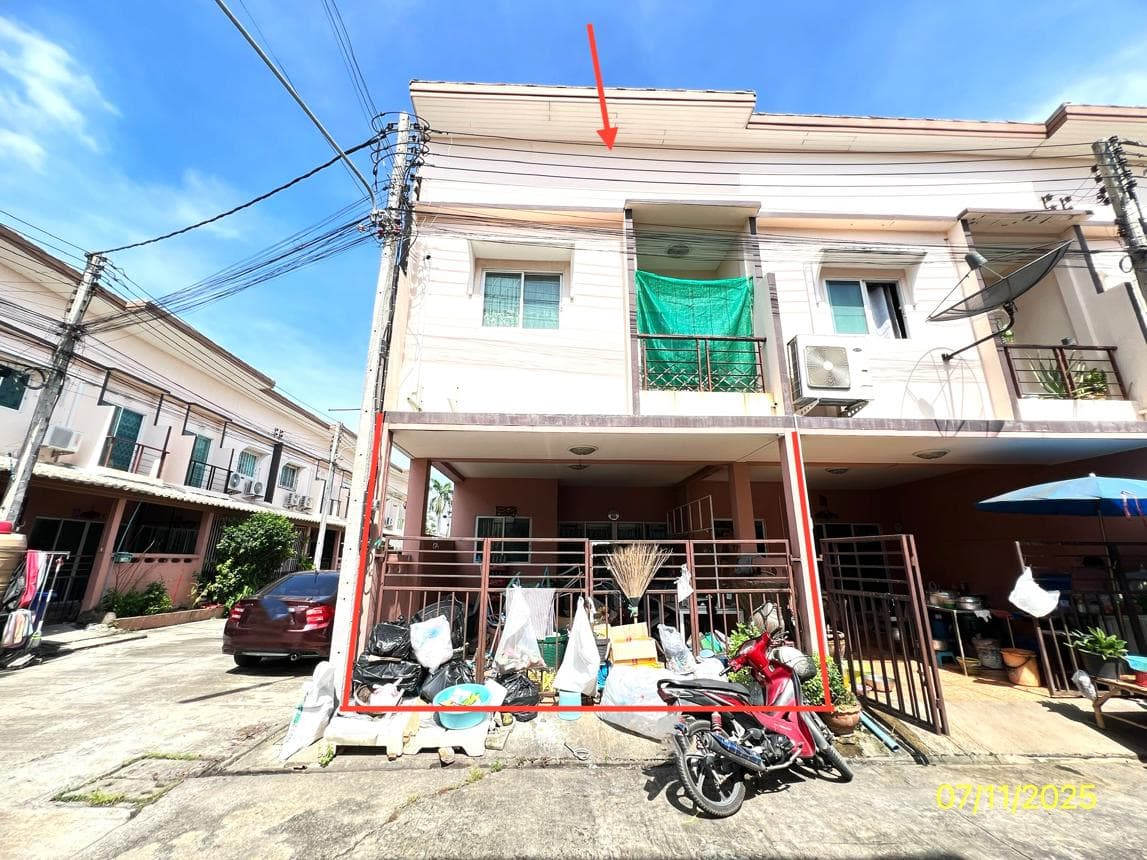ทาวน์เฮ้าส์ เพชรทวี ไร่ขิง สามพราน นครปฐม 3 ห้องนอน 2 ห้องน้ำ พื้นที่ใช้สอย 125 ตร.ม. ทำเลดีใกล้แหล่งชุมชน เดินทางสะดวก ราคาคุ้มค่า