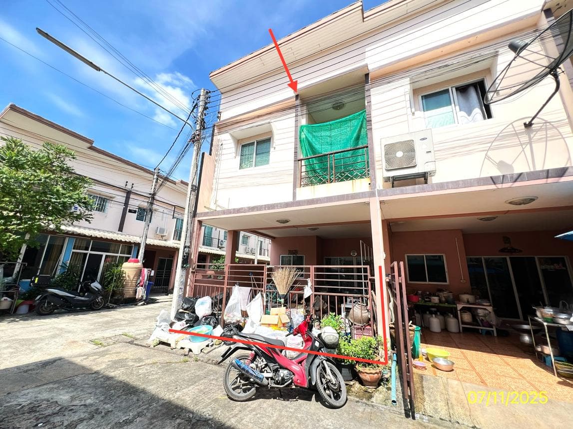 ทาวน์เฮ้าส์ เพชรทวี ไร่ขิง สามพราน นครปฐม 3 ห้องนอน 2 ห้องน้ำ พื้นที่ใช้สอย 125 ตร.ม. ทำเลดีใกล้แหล่งชุมชน เดินทางสะดวก ราคาคุ้มค่า