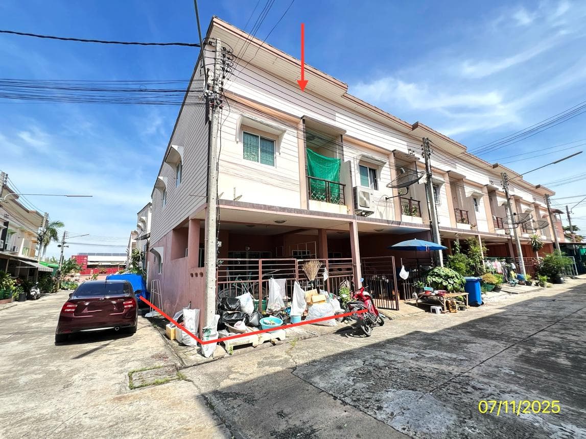 ทาวน์เฮ้าส์ เพชรทวี ไร่ขิง สามพราน นครปฐม 3 ห้องนอน 2 ห้องน้ำ พื้นที่ใช้สอย 125 ตร.ม. ทำเลดีใกล้แหล่งชุมชน เดินทางสะดวก ราคาคุ้มค่า