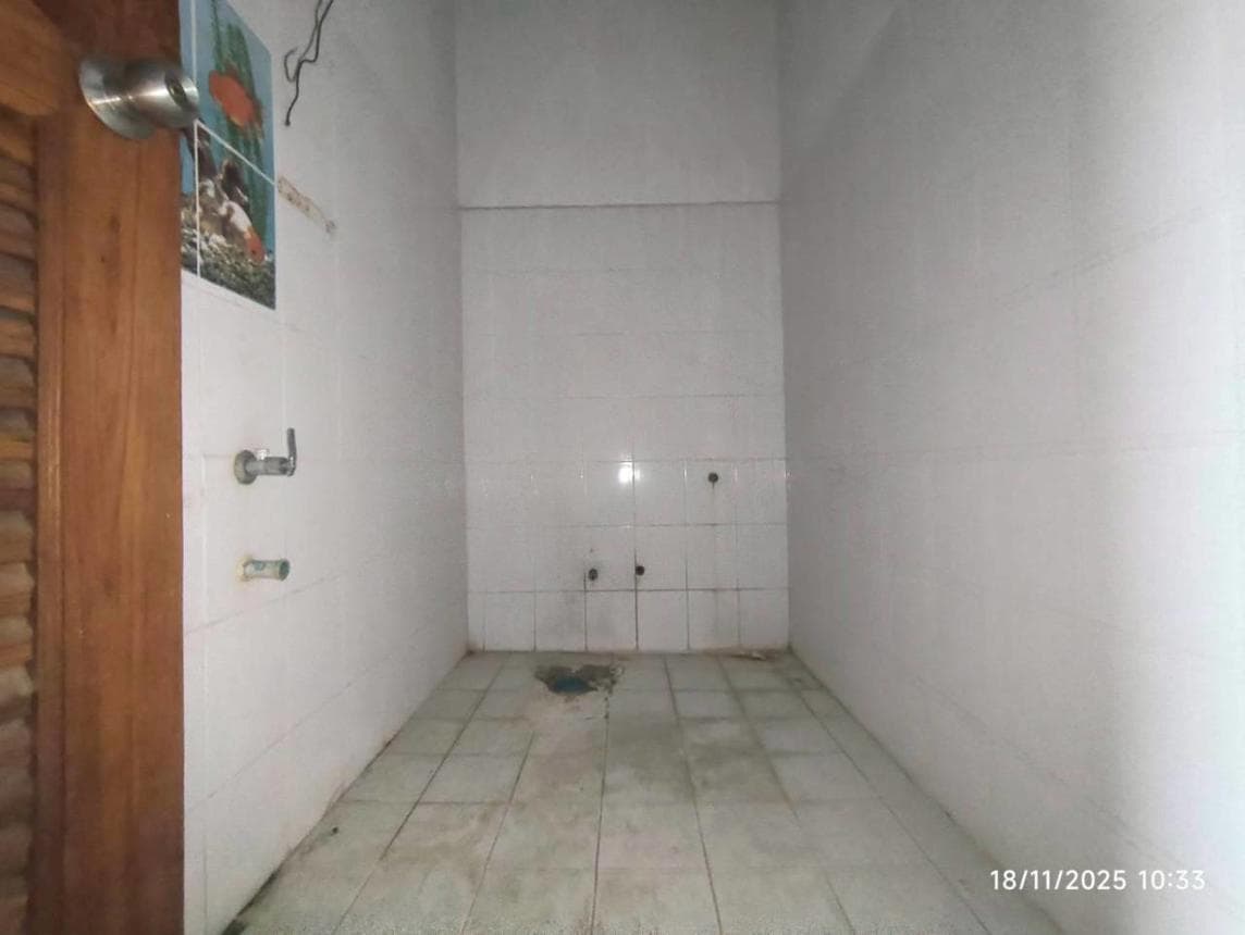 อาคารพาณิชย์ สันติสุข พาน เชียงราย พื้นที่ 82 ตร.ว. พื้นที่ใช้สอย 298 ตร.ม. 3 ห้องนอน 5 ห้องน้ำ