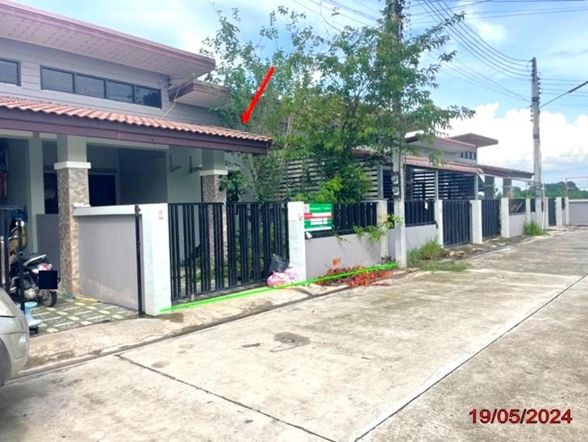 ทาวน์เฮ้าส์ บ้านสุขใจ สุขสบาย 5 มาบยางพร ปลวกแดง ระยอง 2 ห้องนอน 1 ห้องน้ำ พื้นที่ 52.95 ตร.ม. บนเนื้อที่ 21 ตร.ว. ทำเลศักยภาพใกล้นิคมฯ ราคาล้านต้นๆ