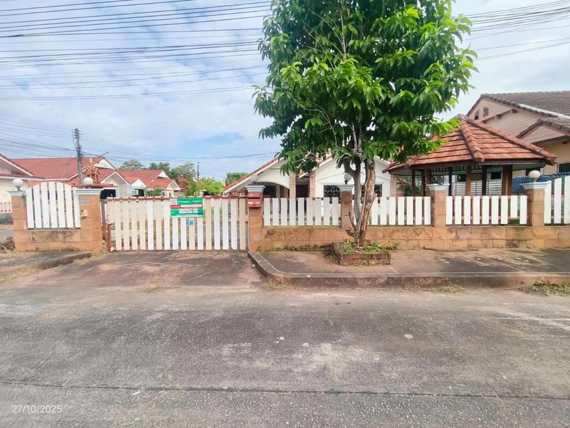 ขายบ้านเดี่ยว หรรษา เมืองอุดรธานี อุดรธานี ทำเลบ้านเลื่อม เนื้อที่ 12 ตร.ว. พื้นที่ใช้สอย 186.5 ตร.ม. 3 ห้องนอน 2 ห้องน้ำ สภาพดี พร้อมอยู่