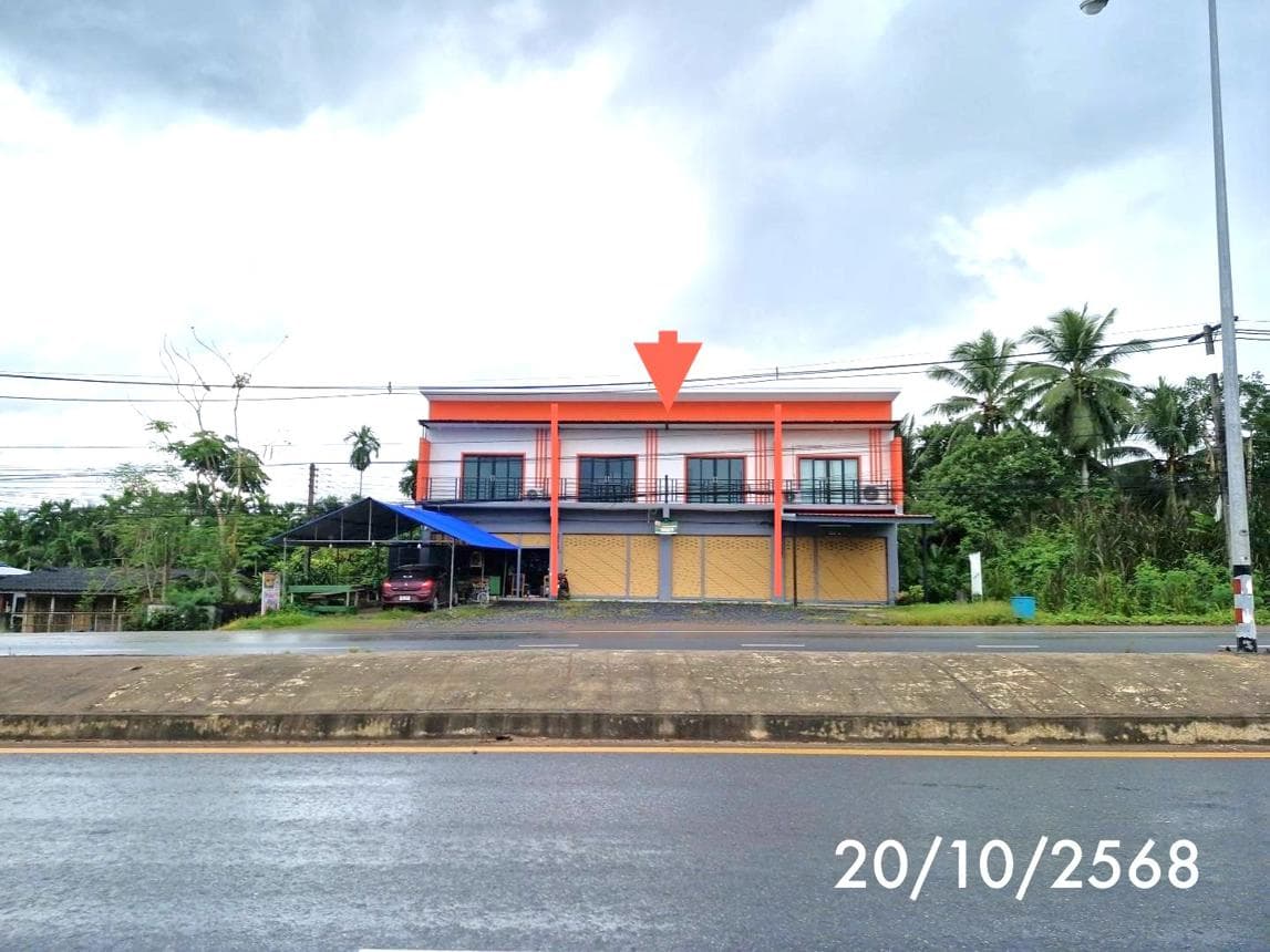 ขายอาคารพาณิชย์ บ้านลำนาว บางขัน นครศรีธรรมราช 3 ห้องนอน 3 ห้องน้ำ พื้นที่ 281.6 ตร.ม. ทำเลค้าขาย เดินทางสะดวก