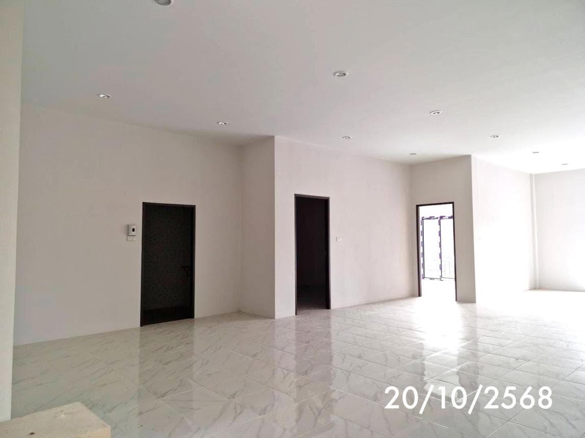 ขายอาคารพาณิชย์ บ้านลำนาว บางขัน นครศรีธรรมราช 3 ห้องนอน 3 ห้องน้ำ พื้นที่ 281.6 ตร.ม. ทำเลค้าขาย เดินทางสะดวก
